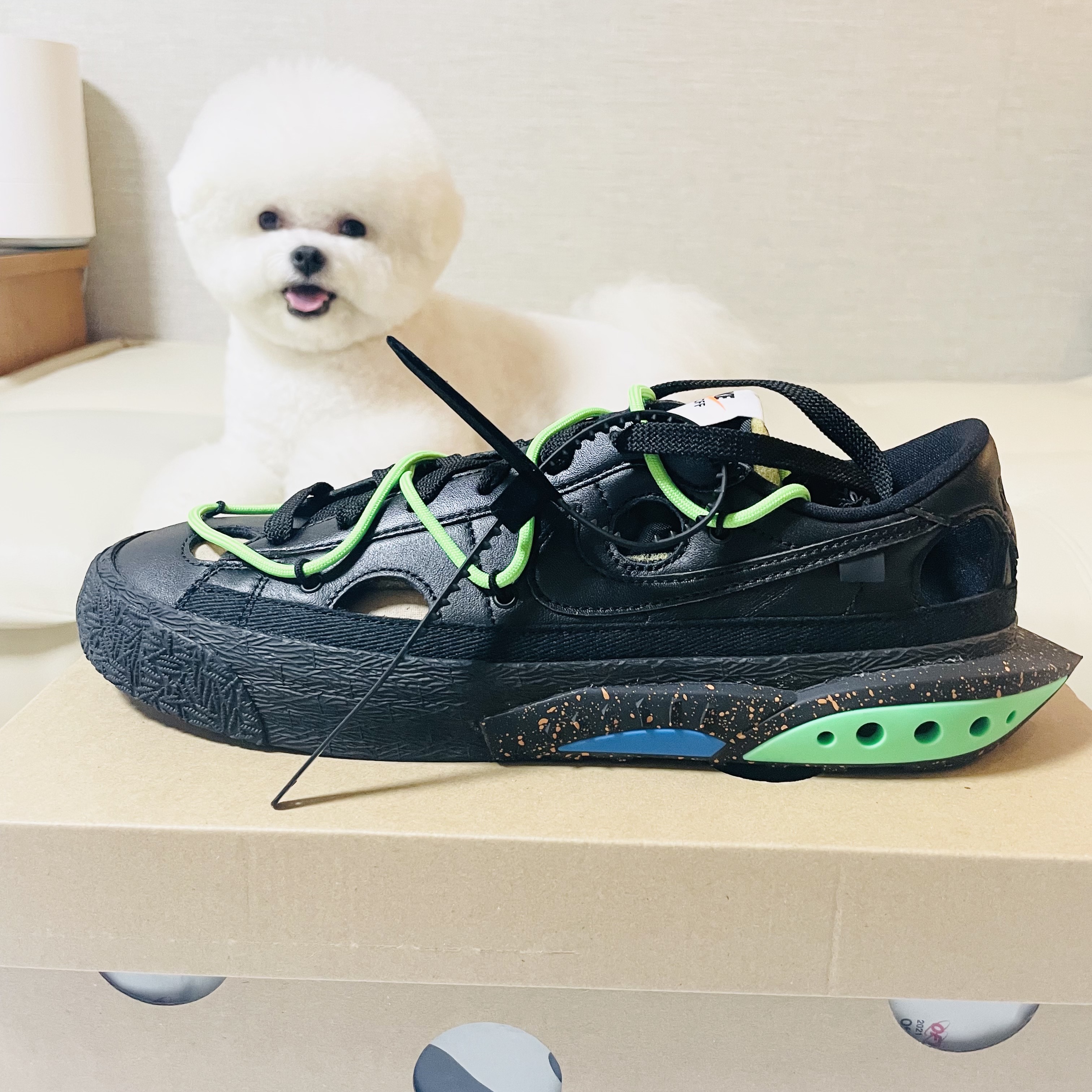Nike x Off-White Blazer Low '77 Black and Electro Green 착용 스타일