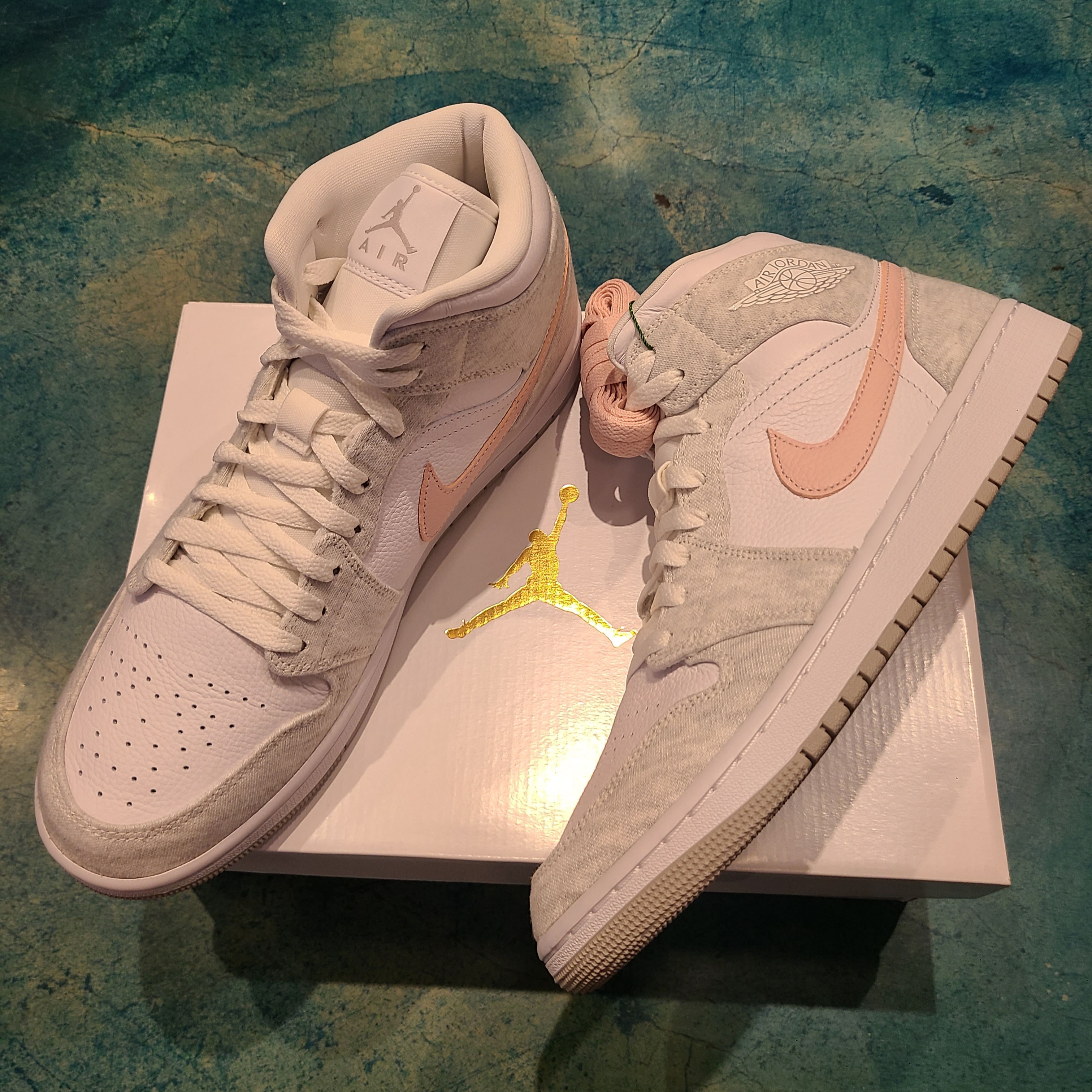 (W) Jordan 1 Mid SE Light Iron Ore 착용 스타일