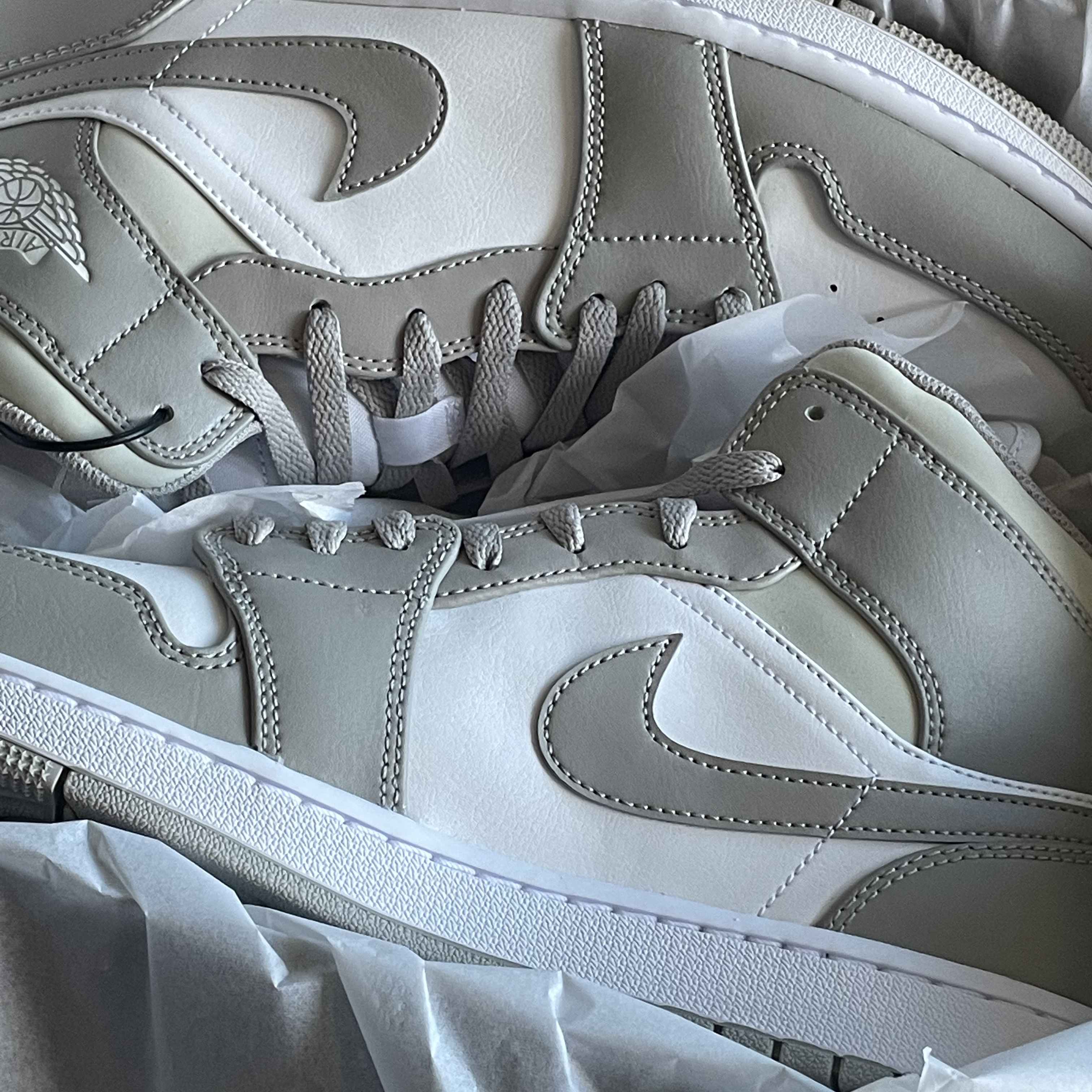 Jordan 1 Mid College Grey 착용 스타일