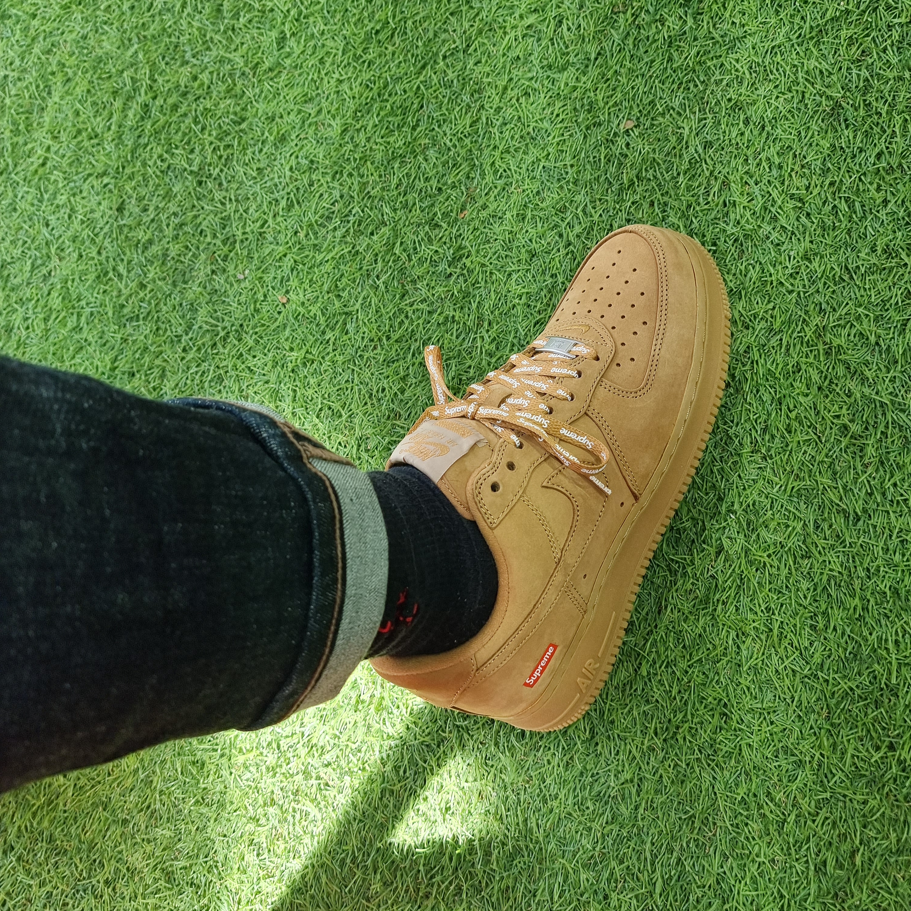 Nike x Supreme Air Force 1 Low Flax 착용 스타일