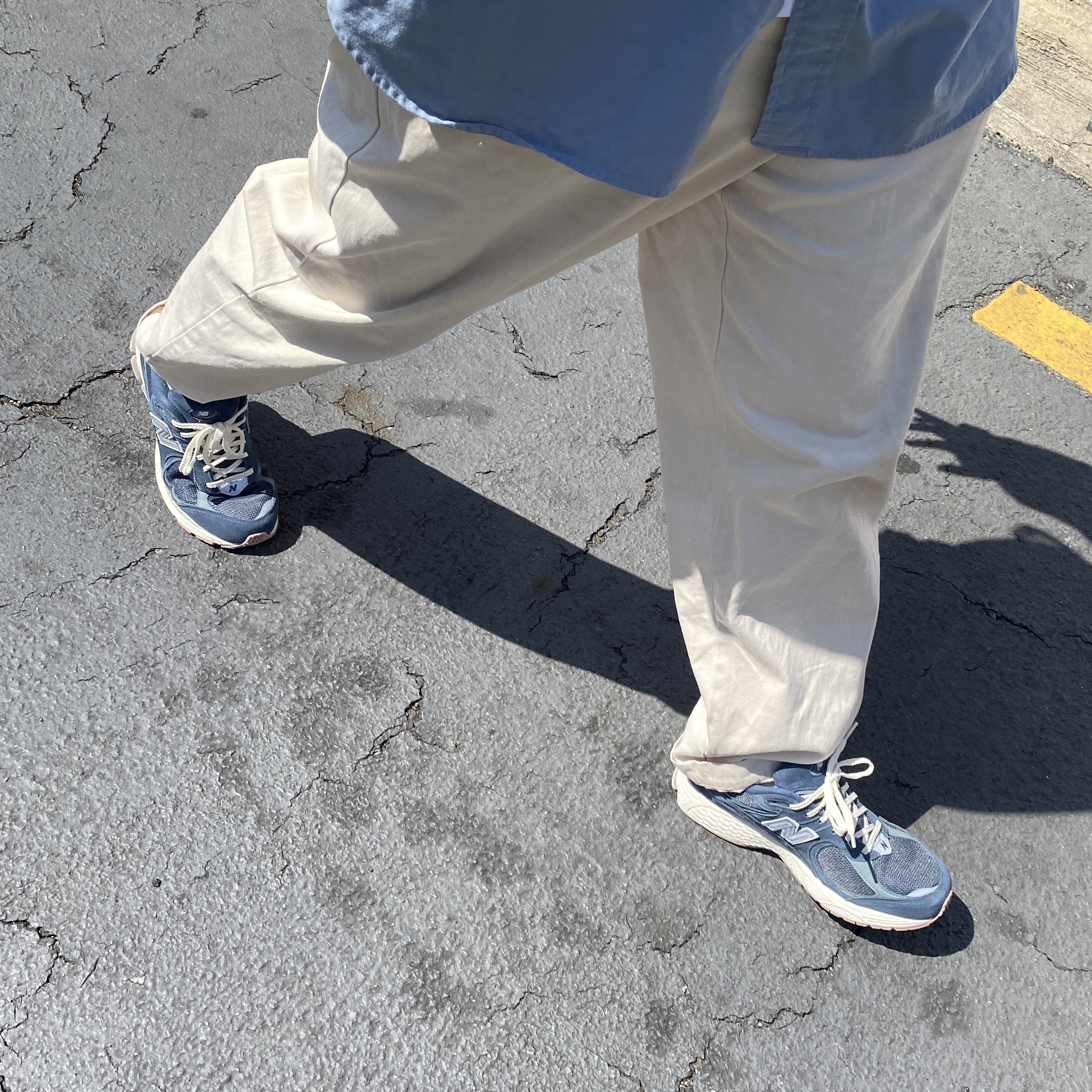 New Balance 2002R Deep Ocean Grey Slate 착용 스타일 - 1