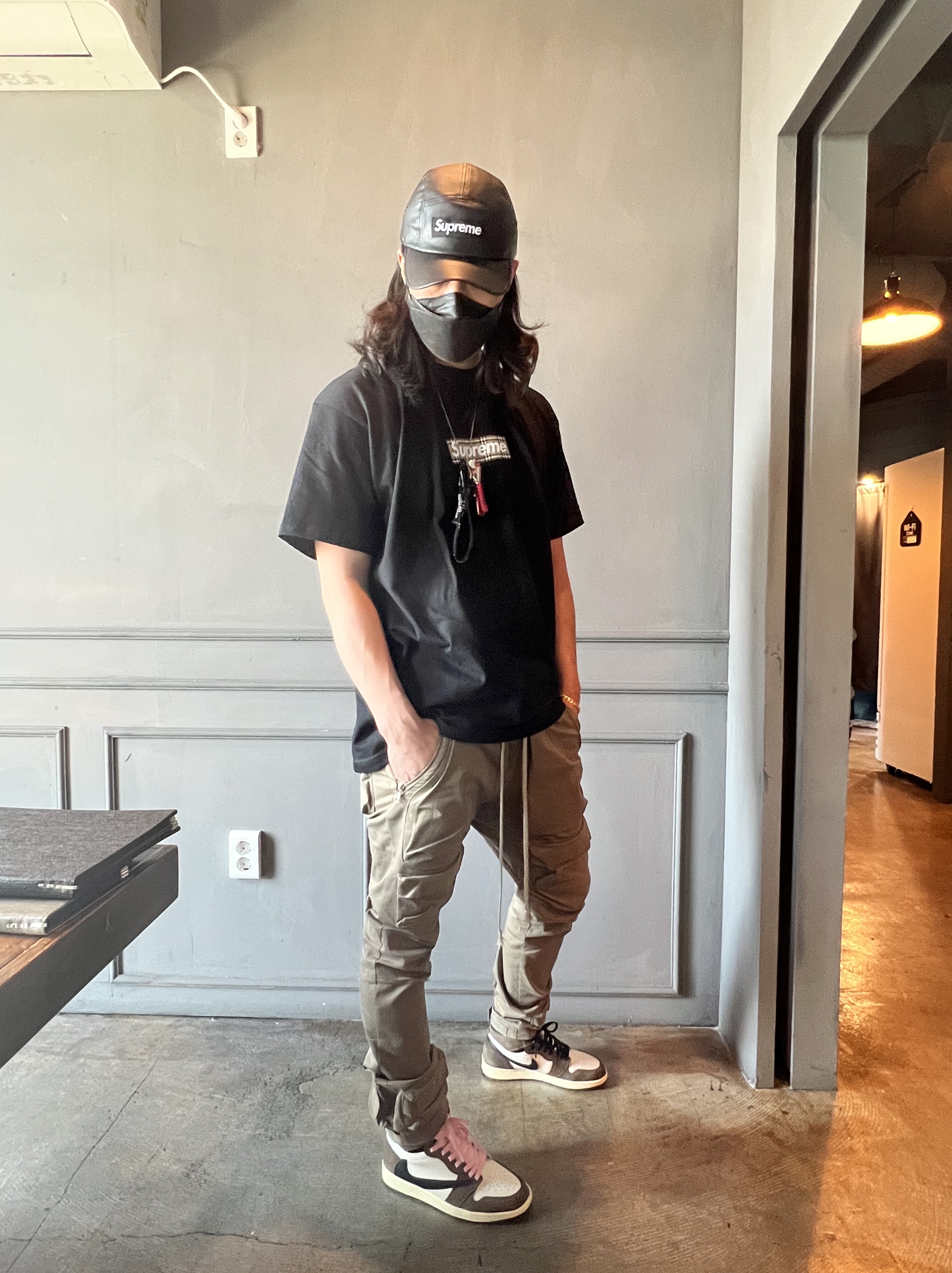 Supreme x Burberry Box Logo Hooded Sweatshirt Heather Grey - 22SS, Nike x Travis Scott SB Dunk Low 착용 스타일 - 3