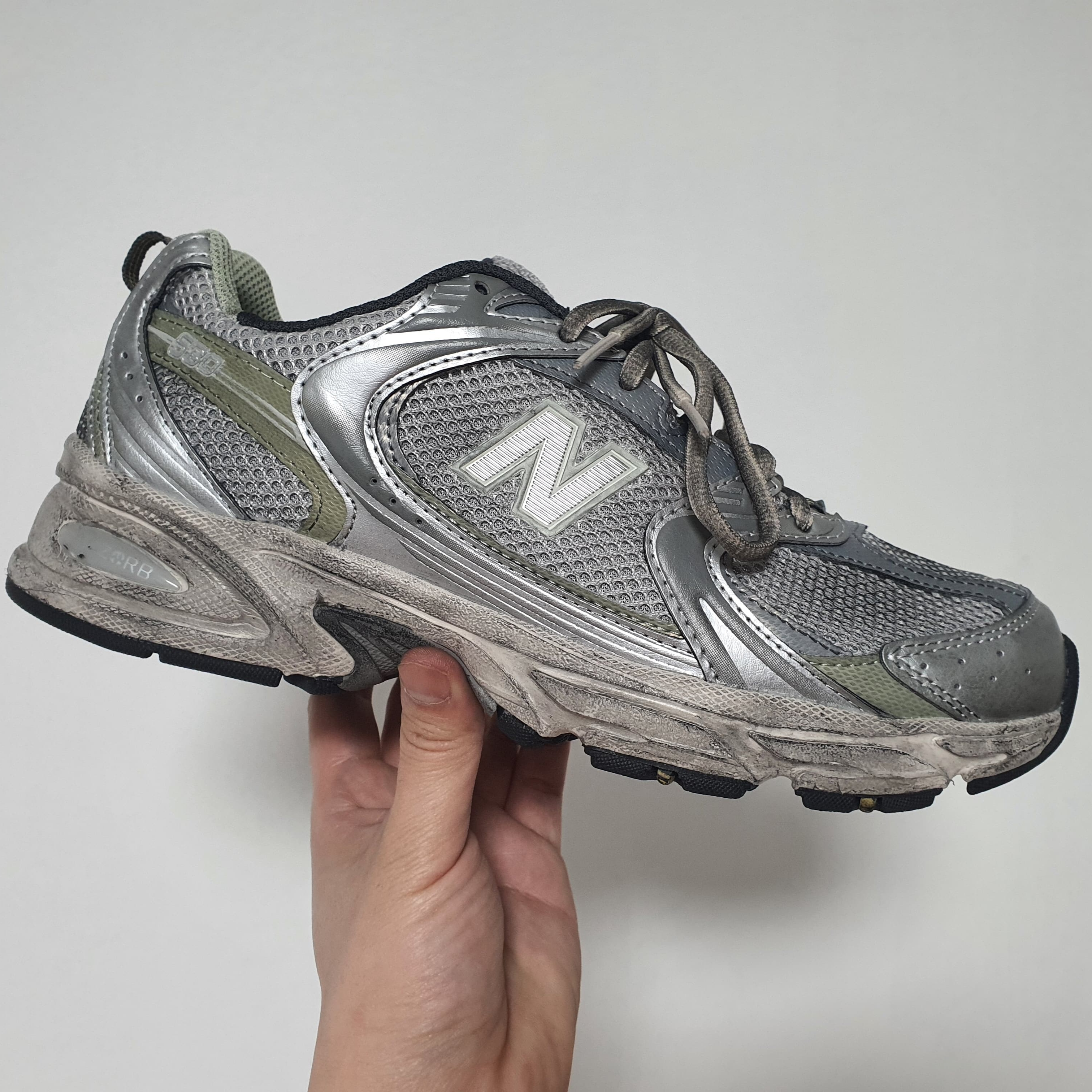 New Balance 530 Earth 착용 스타일