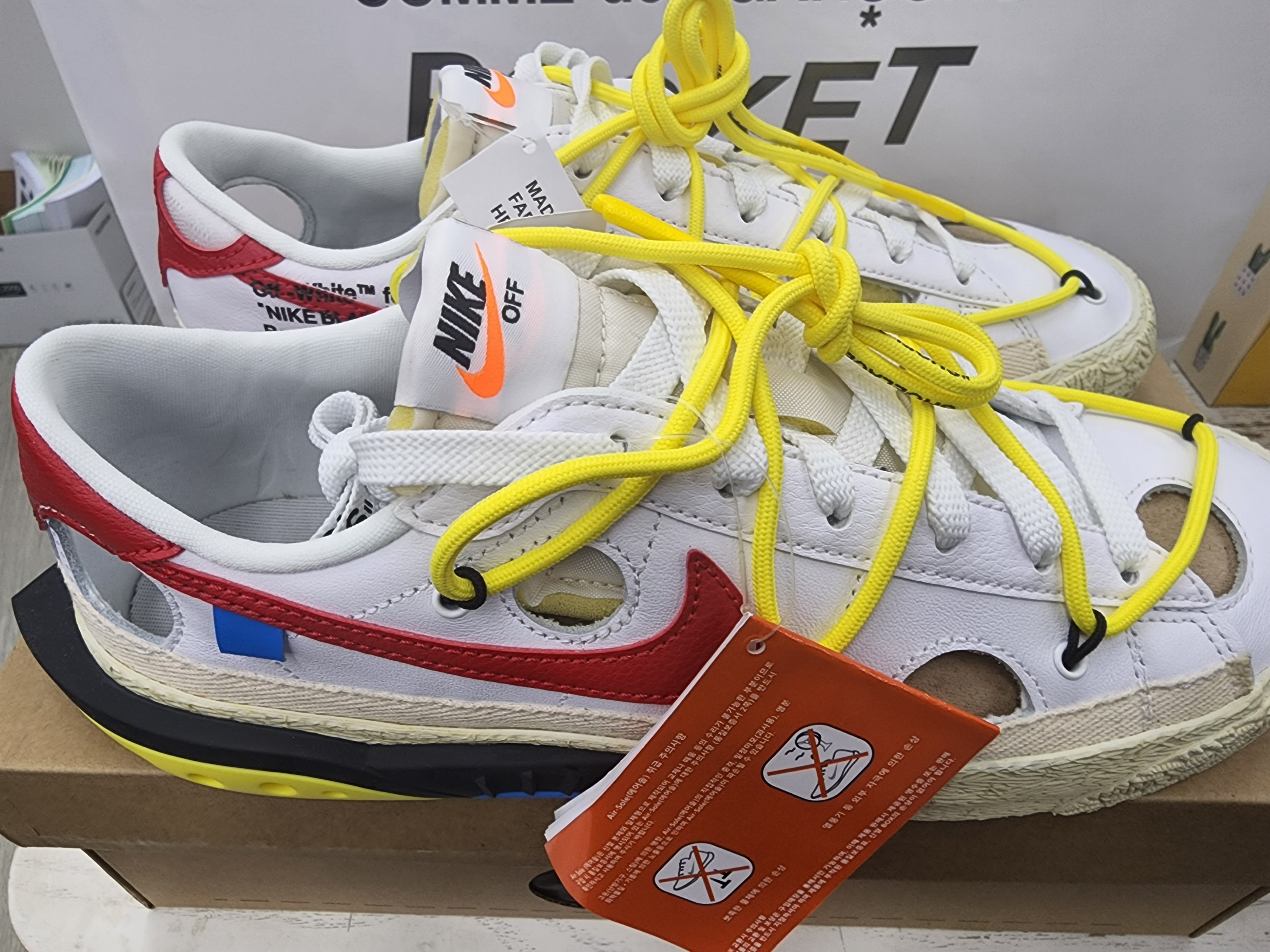 Nike x Off-White Blazer Low '77 White and University Red 착용 스타일 - 2