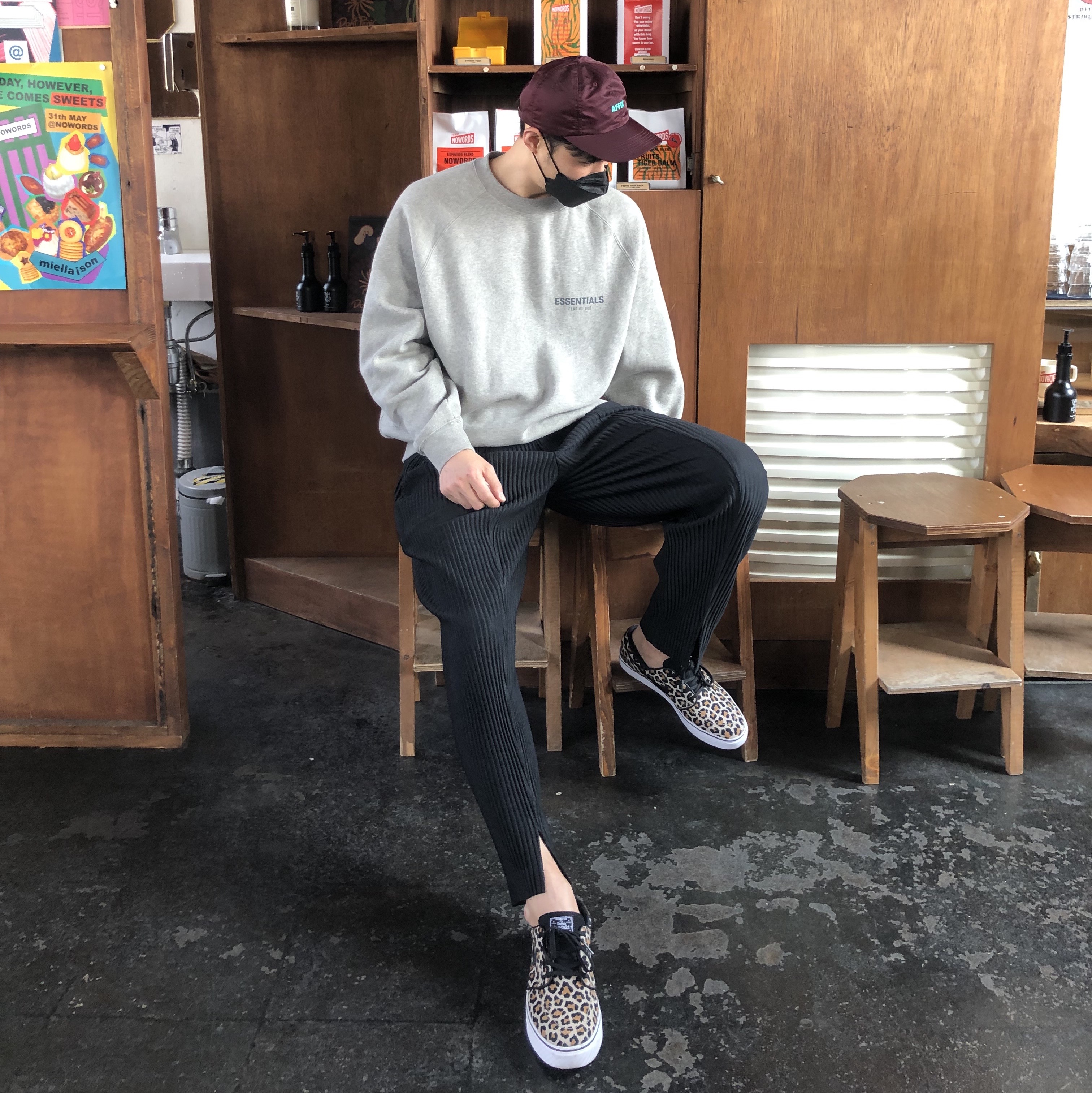 Nike x Wacko Maria SB Stefan Janoski Canvas OG Leopard, Essentials The Core Collection Pullover Crewneck Heather Oatmeal 착용 스타일