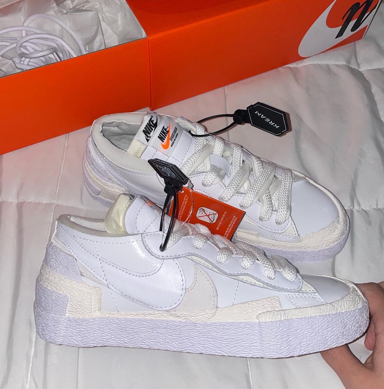 Nike x Sacai Blazer Low White Patent Leather 착용 스타일 - 3