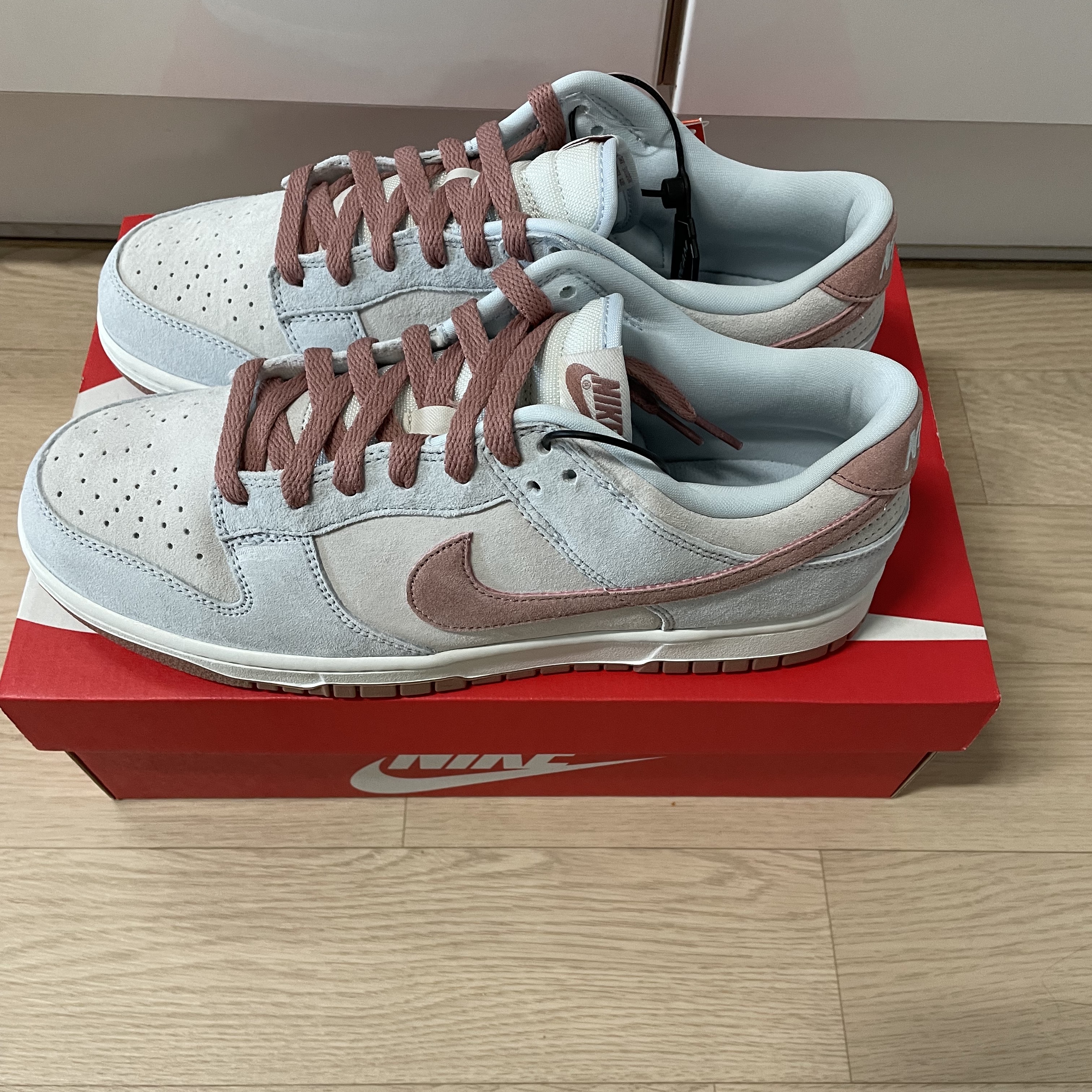 Nike Dunk Low Retro PRM Fossil Rose 착용 스타일 - 3