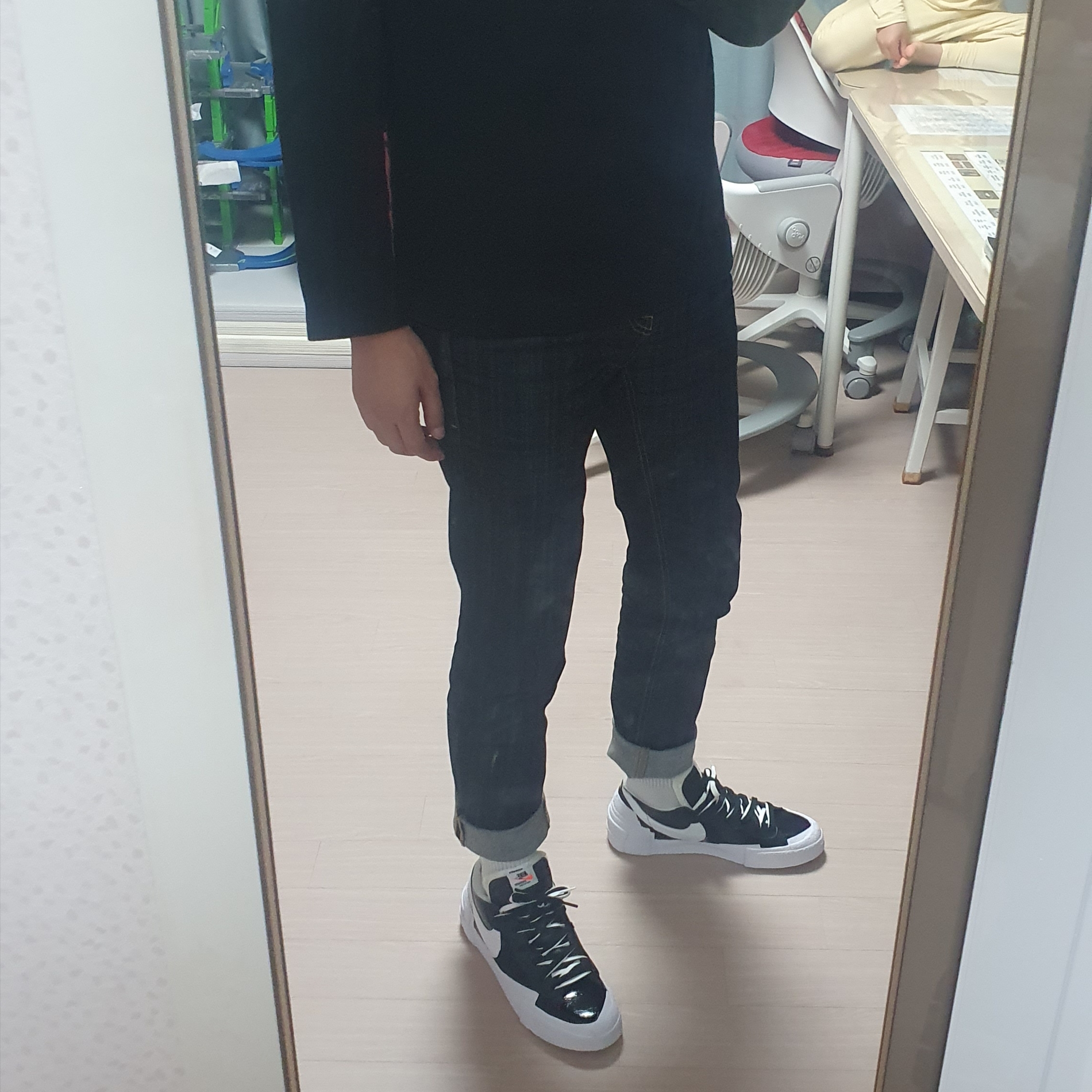 Nike x Sacai Blazer Low Black Patent Leather 착용 스타일 - 2