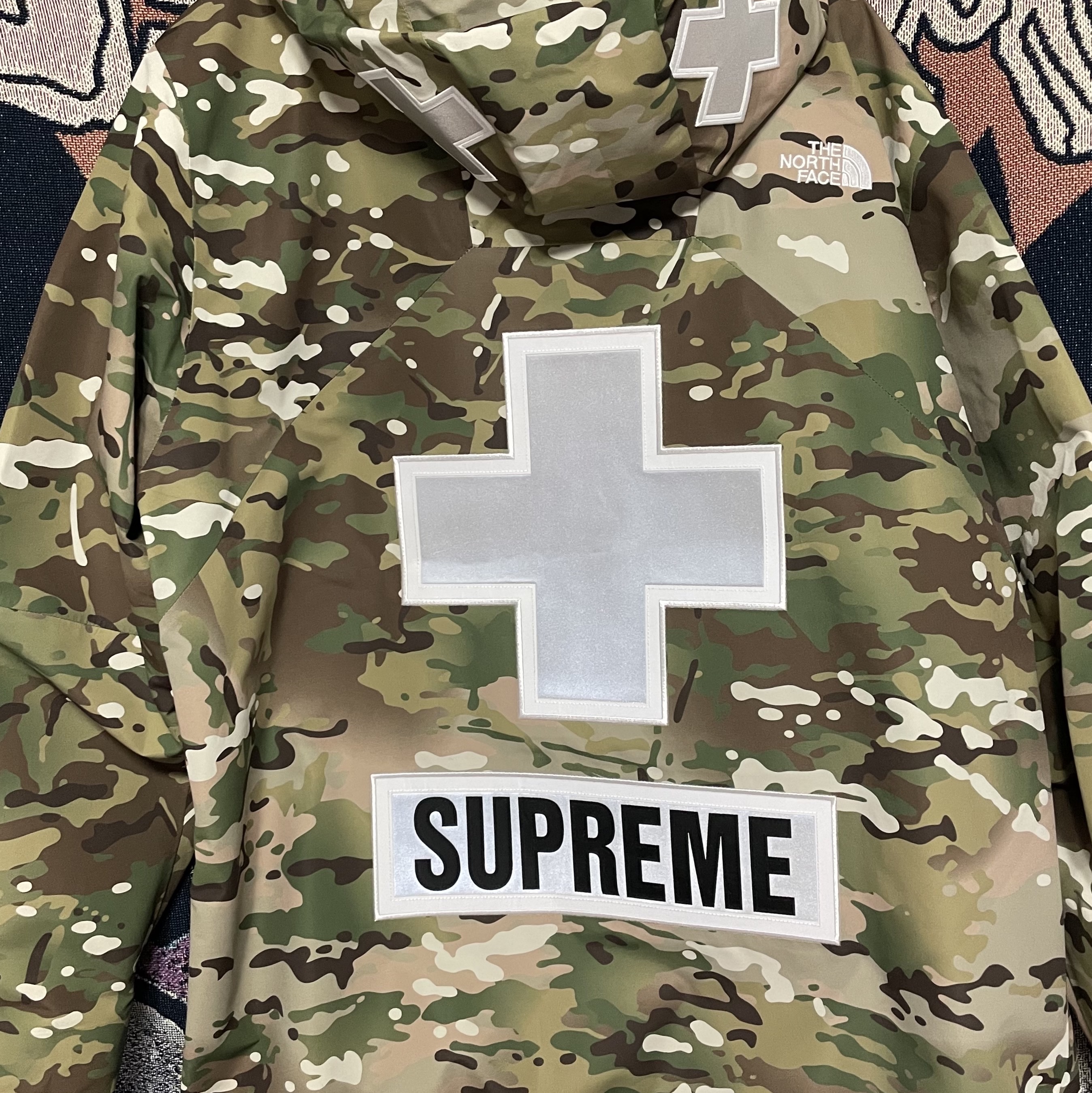 Supreme x The North Face Summit Series Rescue Mountain Pro Jacket Multi Camo - 22SS 착용 스타일 - 2