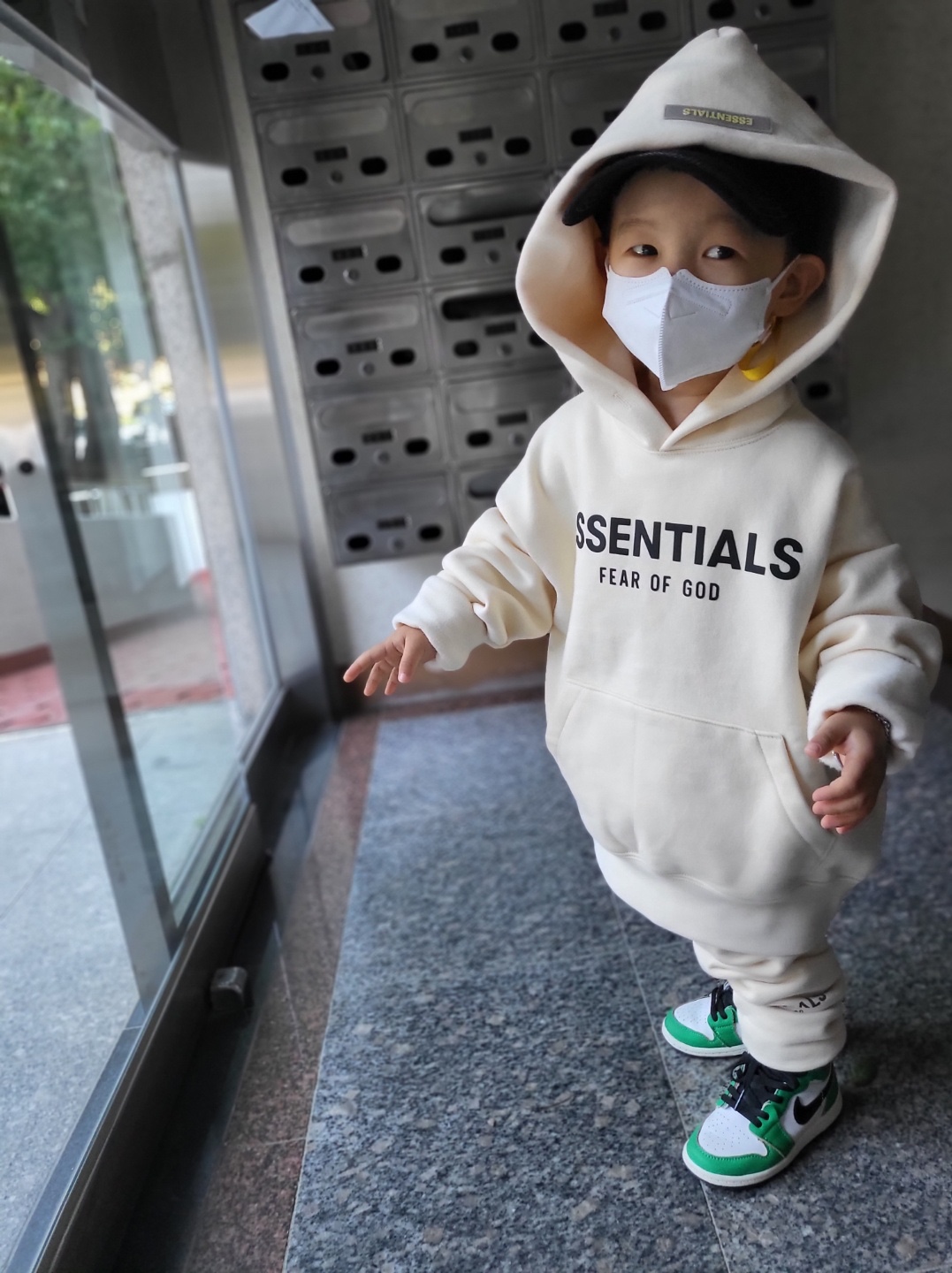 (TD) Jordan 1 Retro High OG Lucky Green, (Kids) Essentials Sweatpants Cream - 21SS 착용 스타일