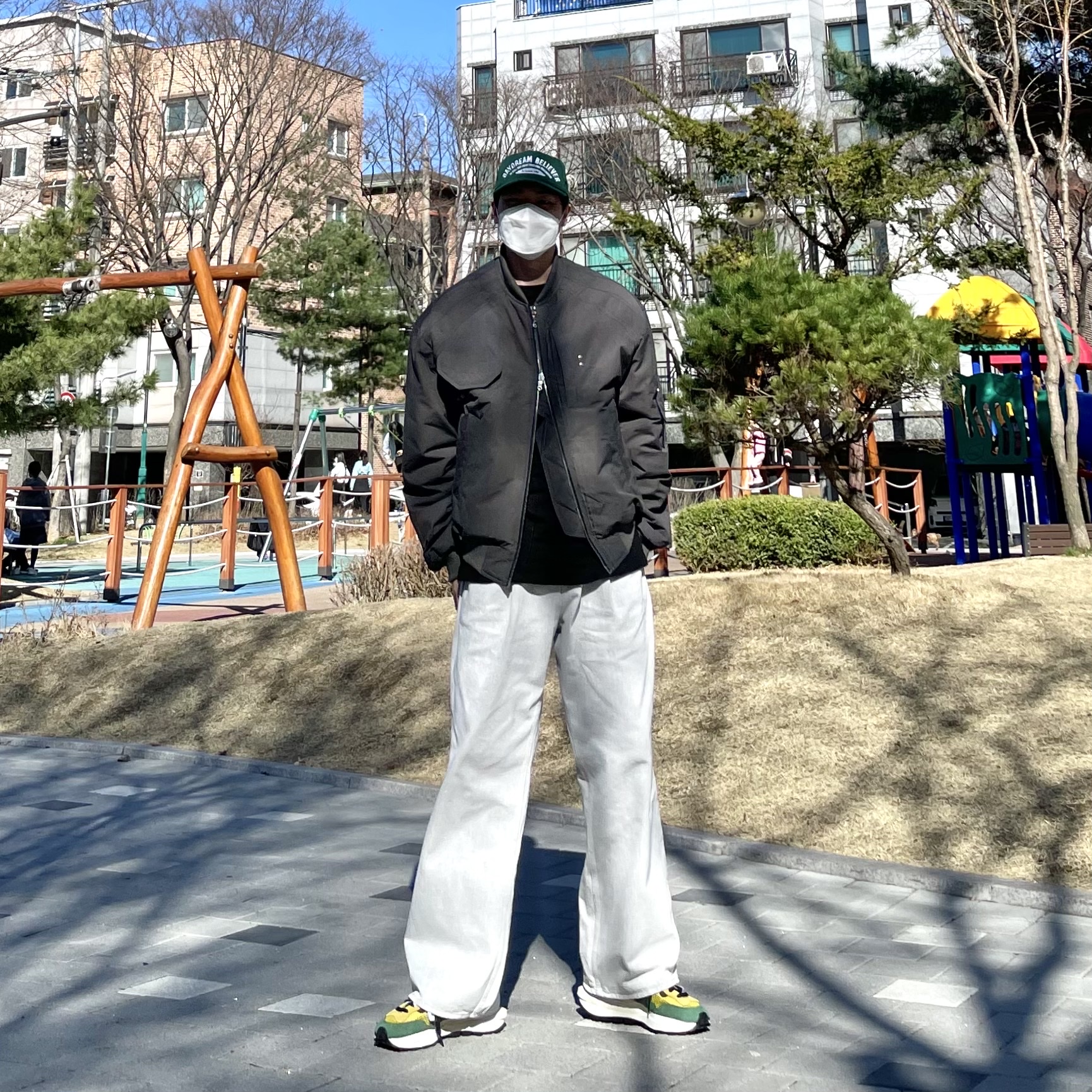 Nike x Sacai VaporWaffle Tour Yellow & Gorge Green Sail 착용 스타일