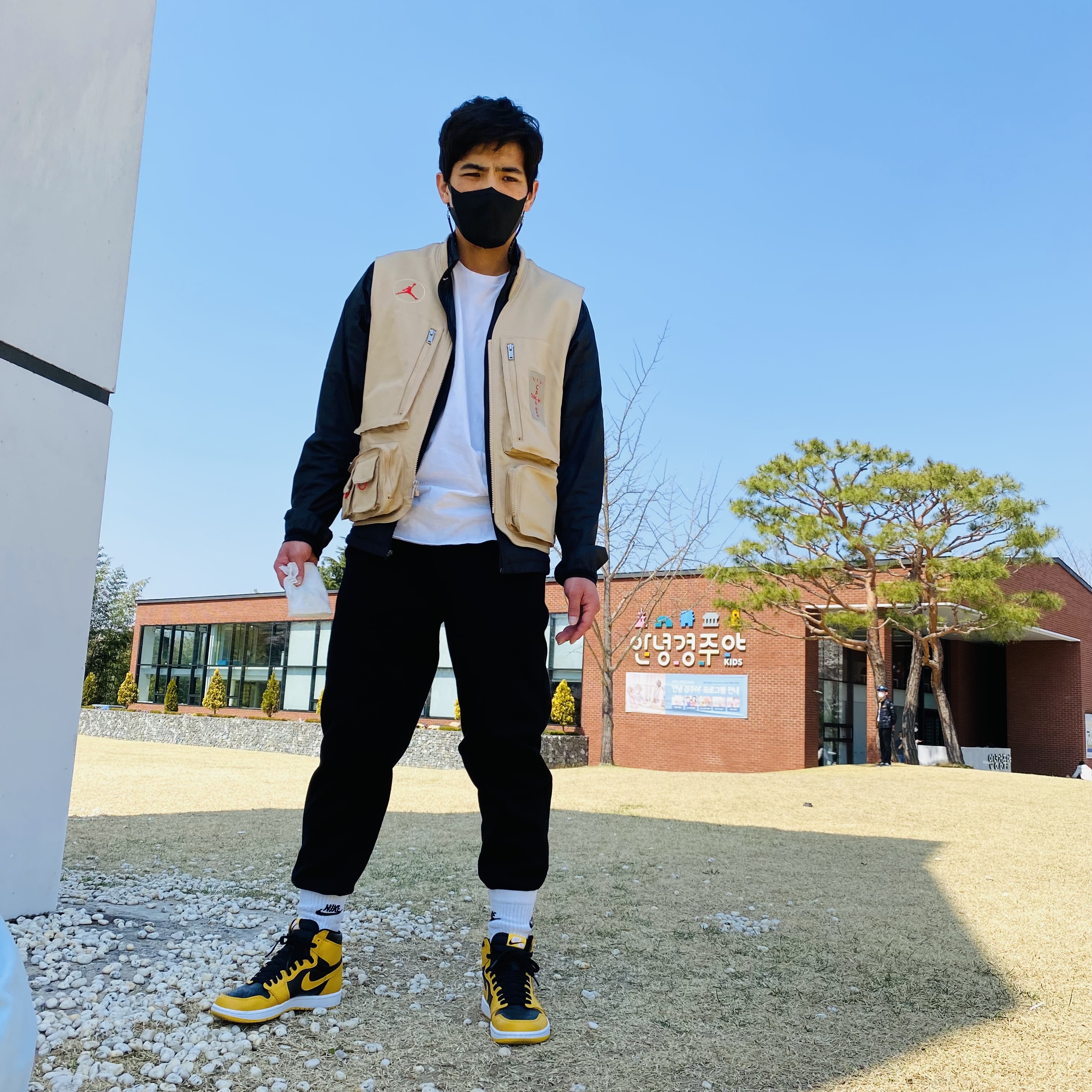 Jordan 1 Retro High OG Pollen, Jordan x Travis Scott Utility Vest - Asia 착용 스타일