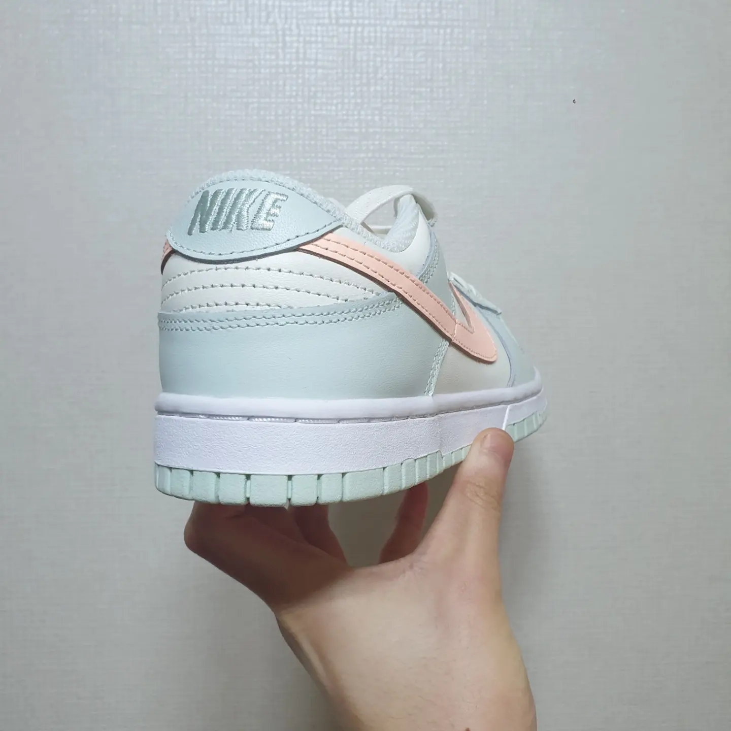 (W) Nike Dunk Low Barely Green 착용 스타일 - 3