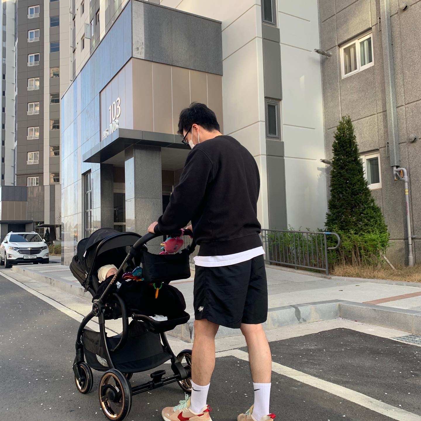Jordan Delta SP Vachetta Tan, Stussy Stock Water Shorts Black 착용 스타일