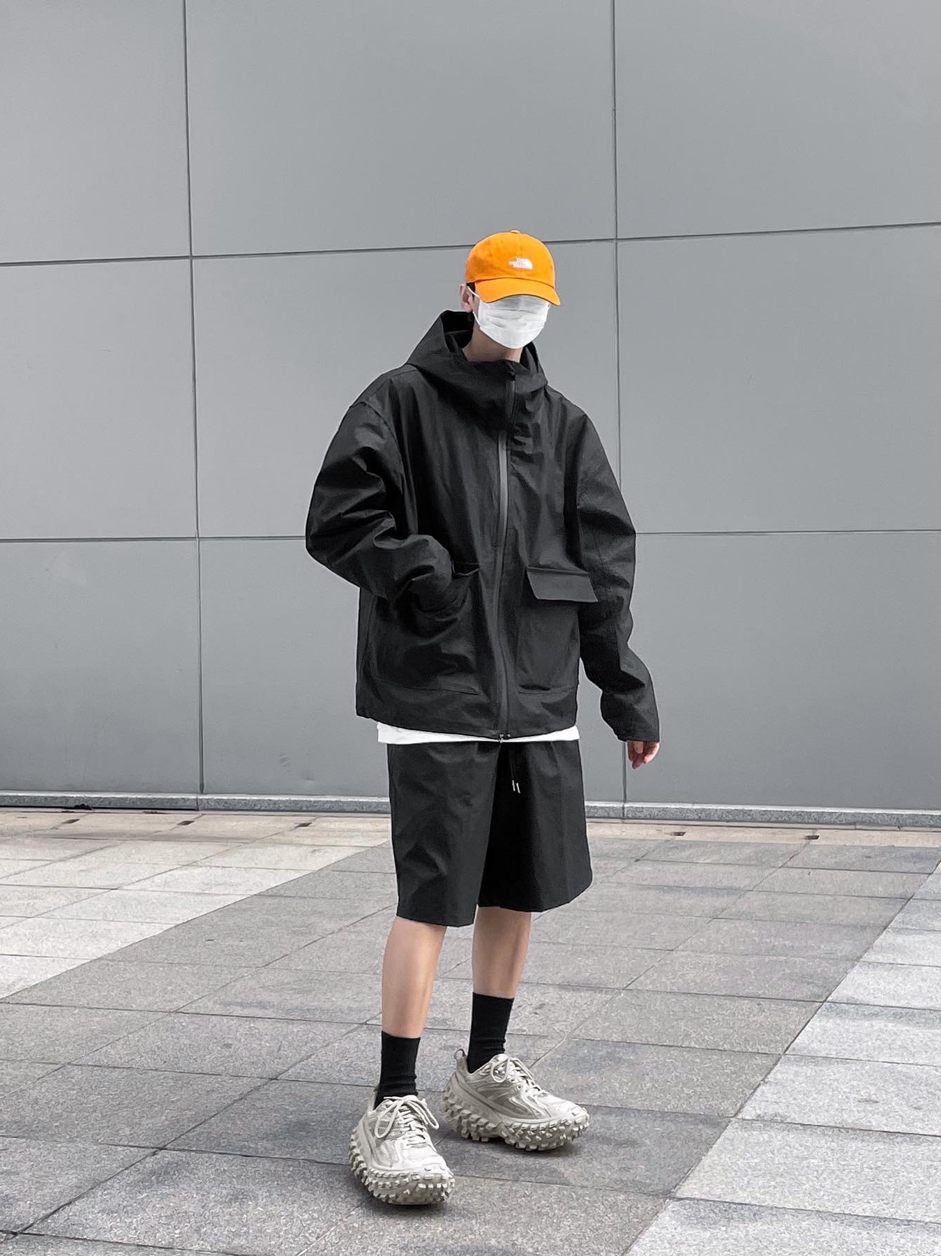 Balenciaga Defender Sneakers Beige 착용 스타일 - 4
