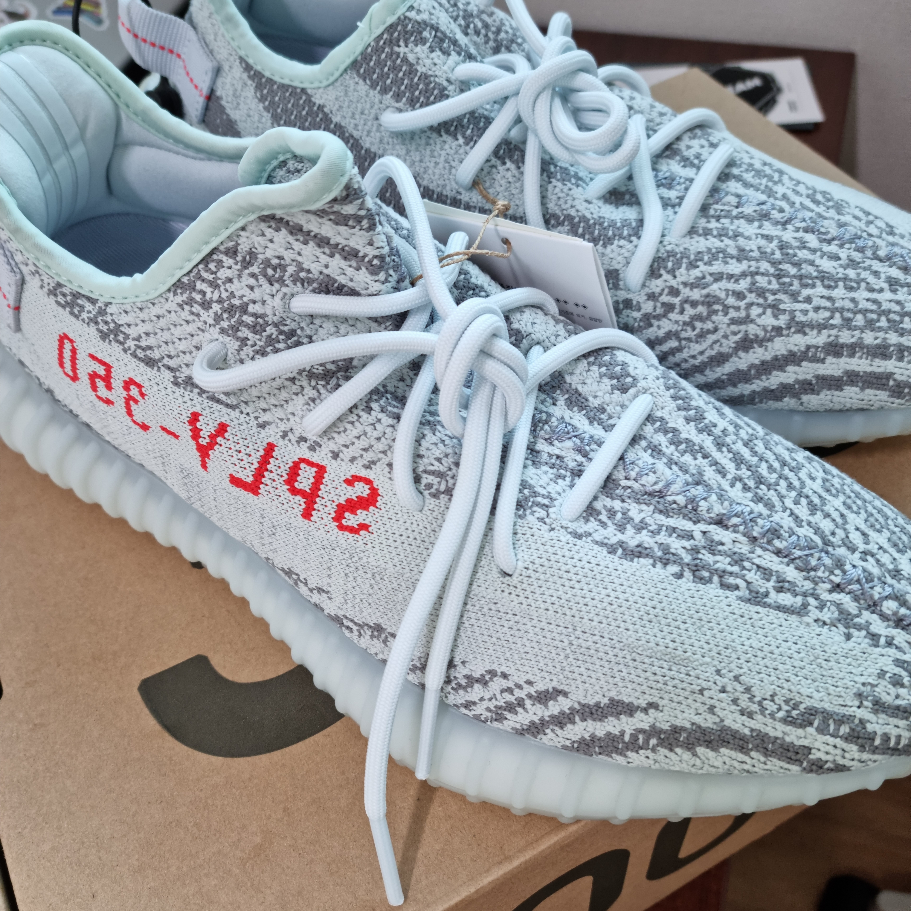 Adidas Yeezy Boost 350 V2 Blue Tint 2017 착용 스타일