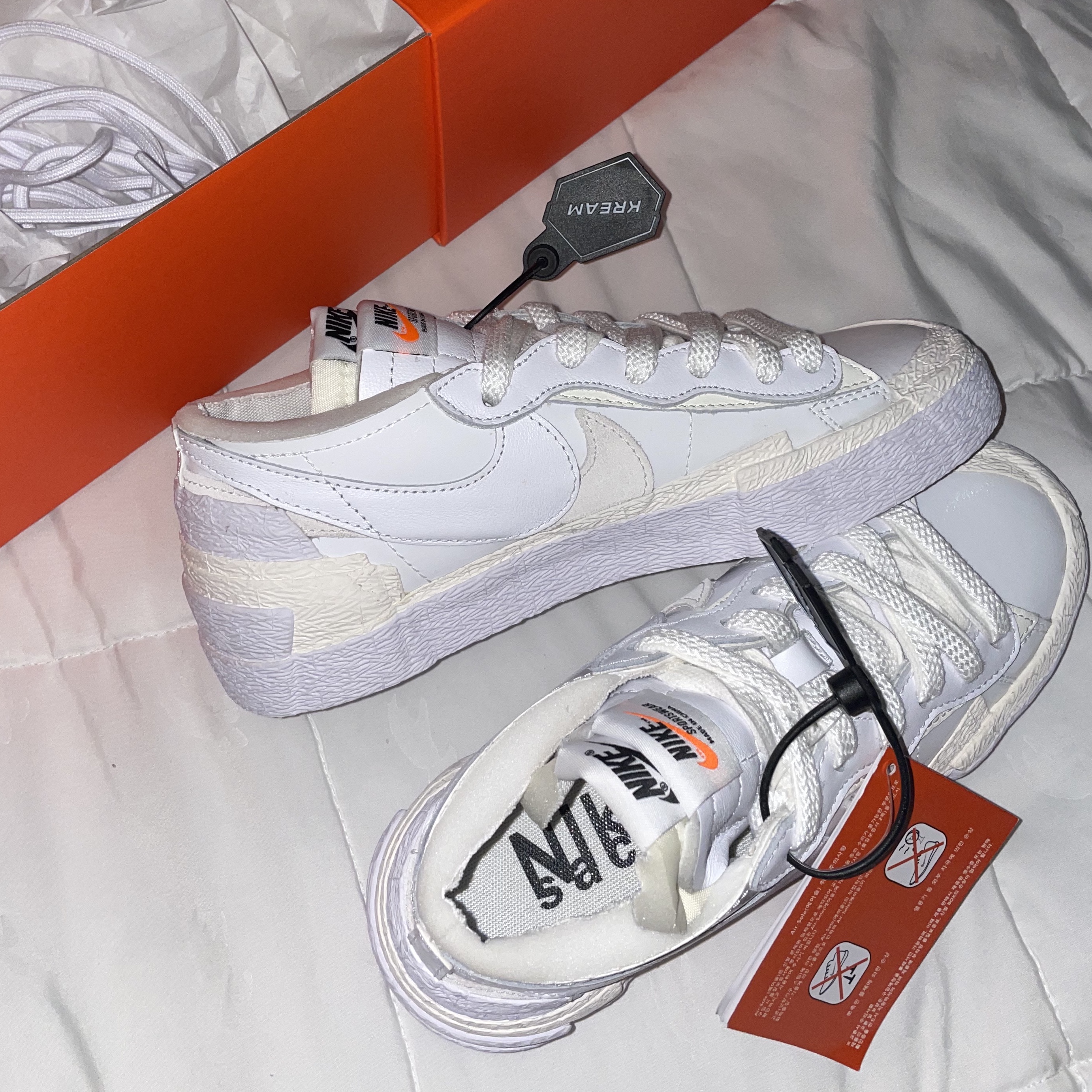 Nike x Sacai Blazer Low White Patent Leather 착용 스타일 - 4