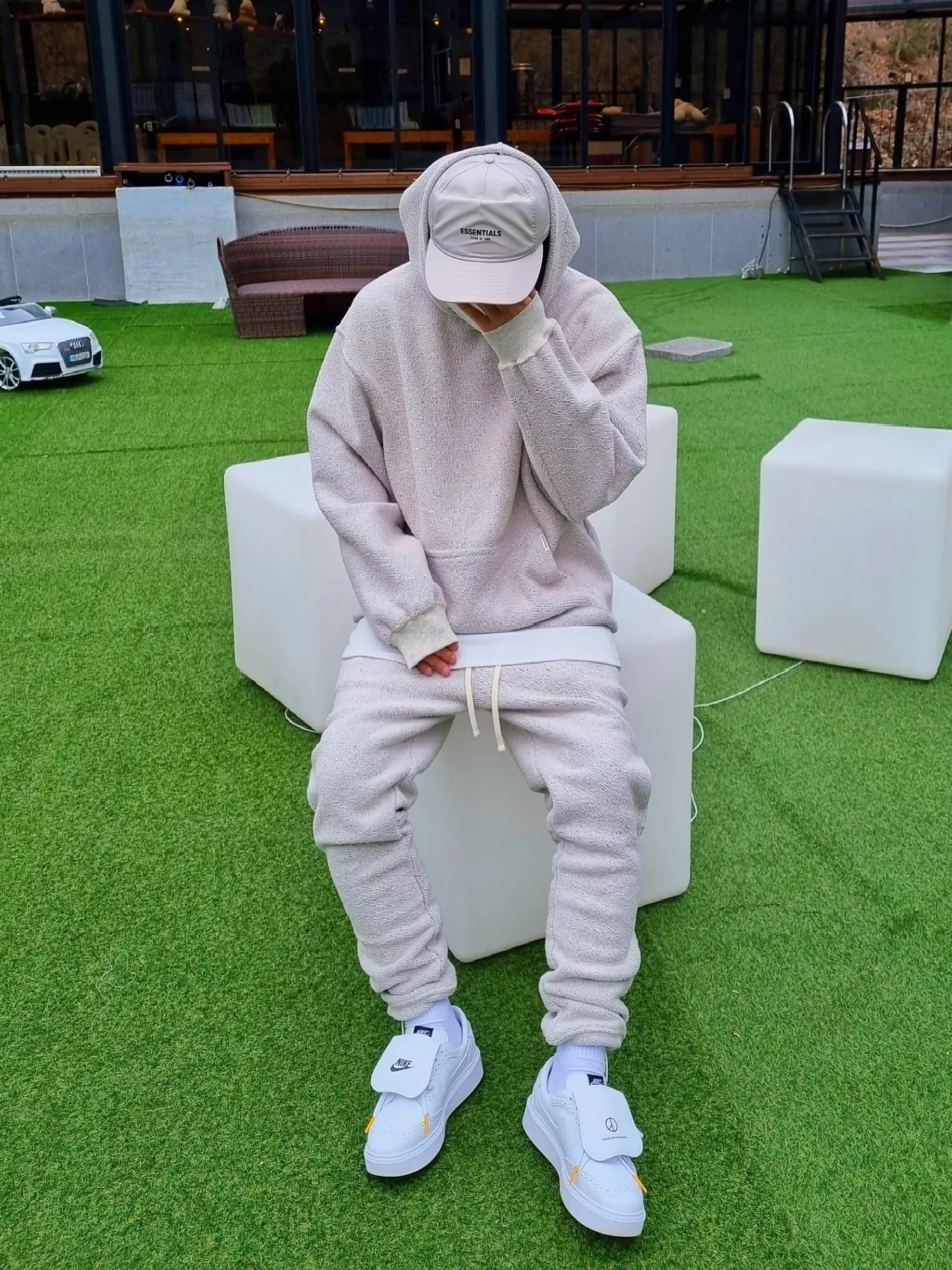 Nike x Peaceminusone Kwondo1 White, Essentials x New Era Retro Crown Cap Moonstruck 착용 스타일 - 1