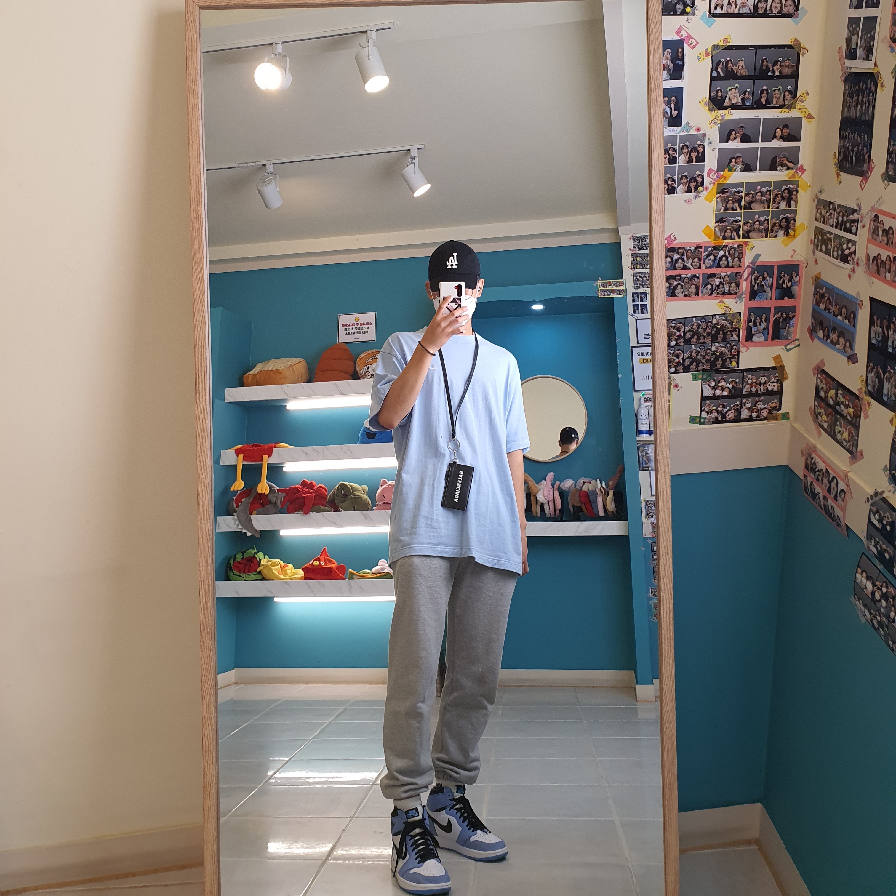 Jordan 1 Retro High OG University Blue, Nike NRG Solo Swoosh T-Shirt Psychic Blue - Asia 착용 스타일