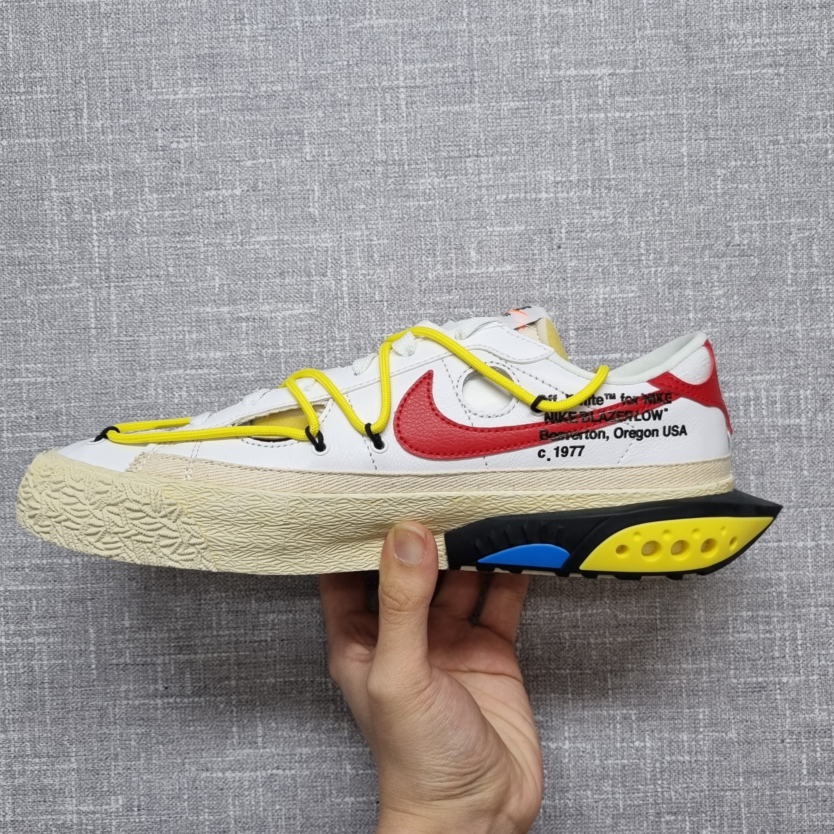 Nike x Off-White Blazer Low '77 White and University Red 착용 스타일 - 1