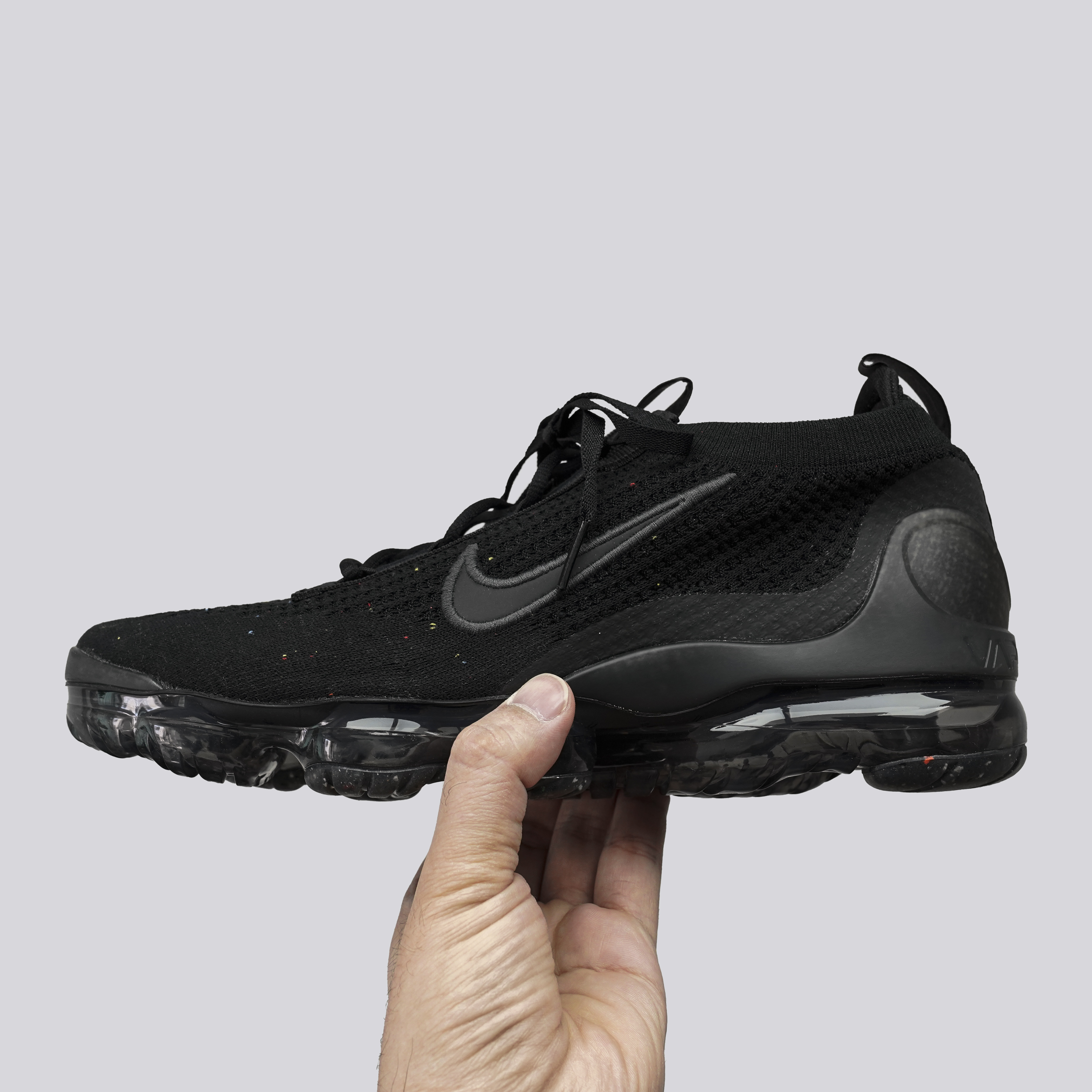 Nike Air VaporMax 2021 Flyknit Triple Black 착용 스타일