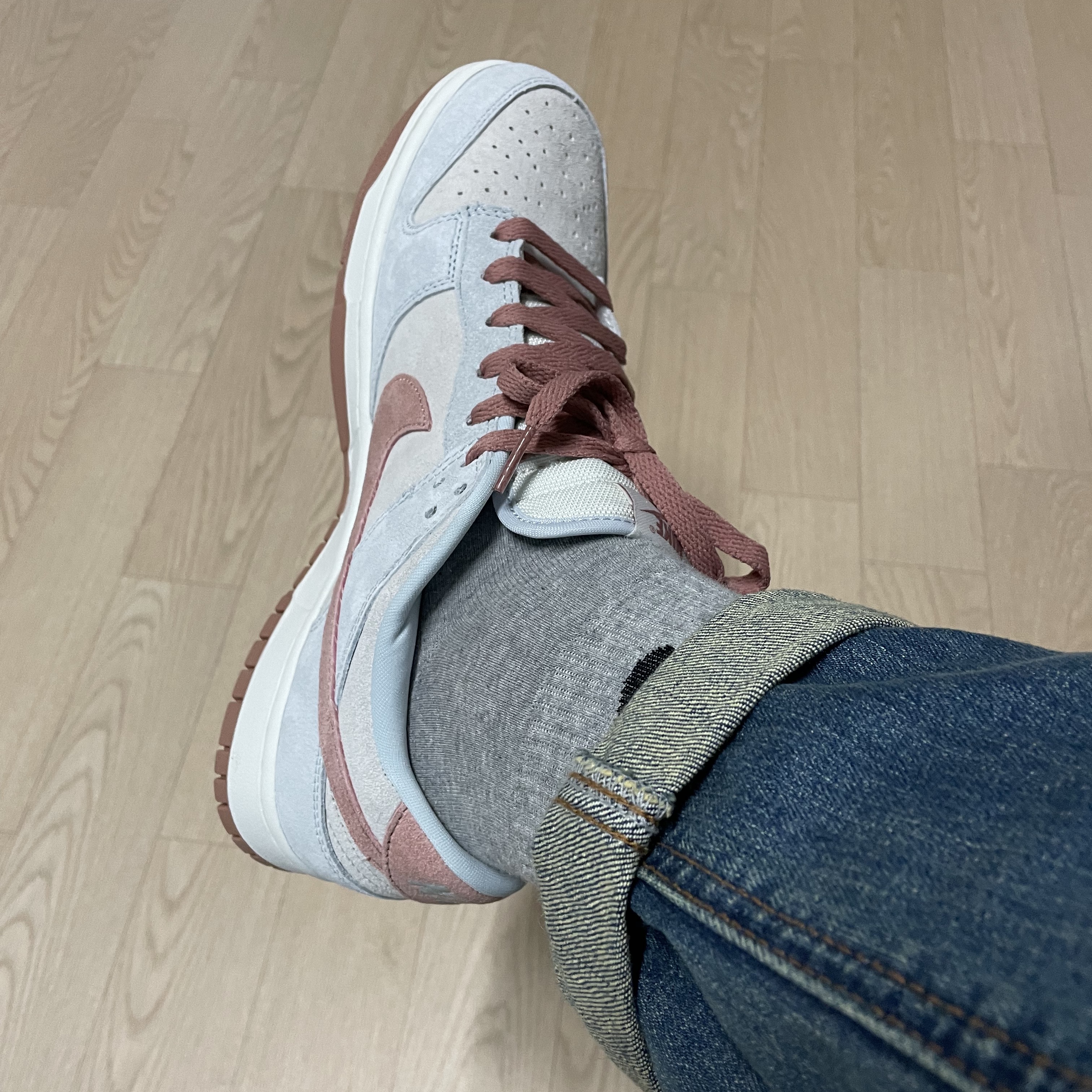 Nike Dunk Low Retro PRM Fossil Rose 착용 스타일 - 1