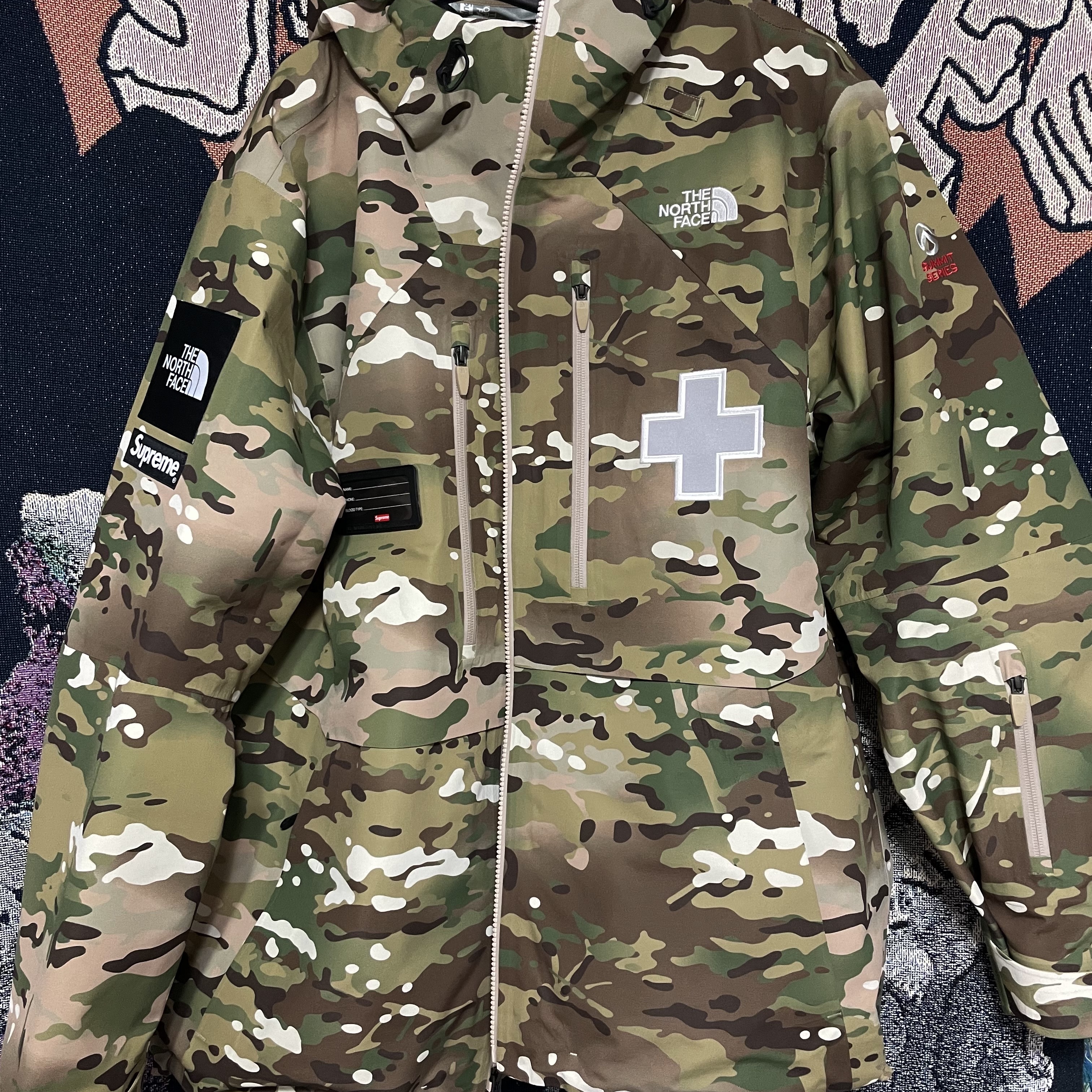 Supreme x The North Face Summit Series Rescue Mountain Pro Jacket Multi Camo - 22SS 착용 스타일 - 1
