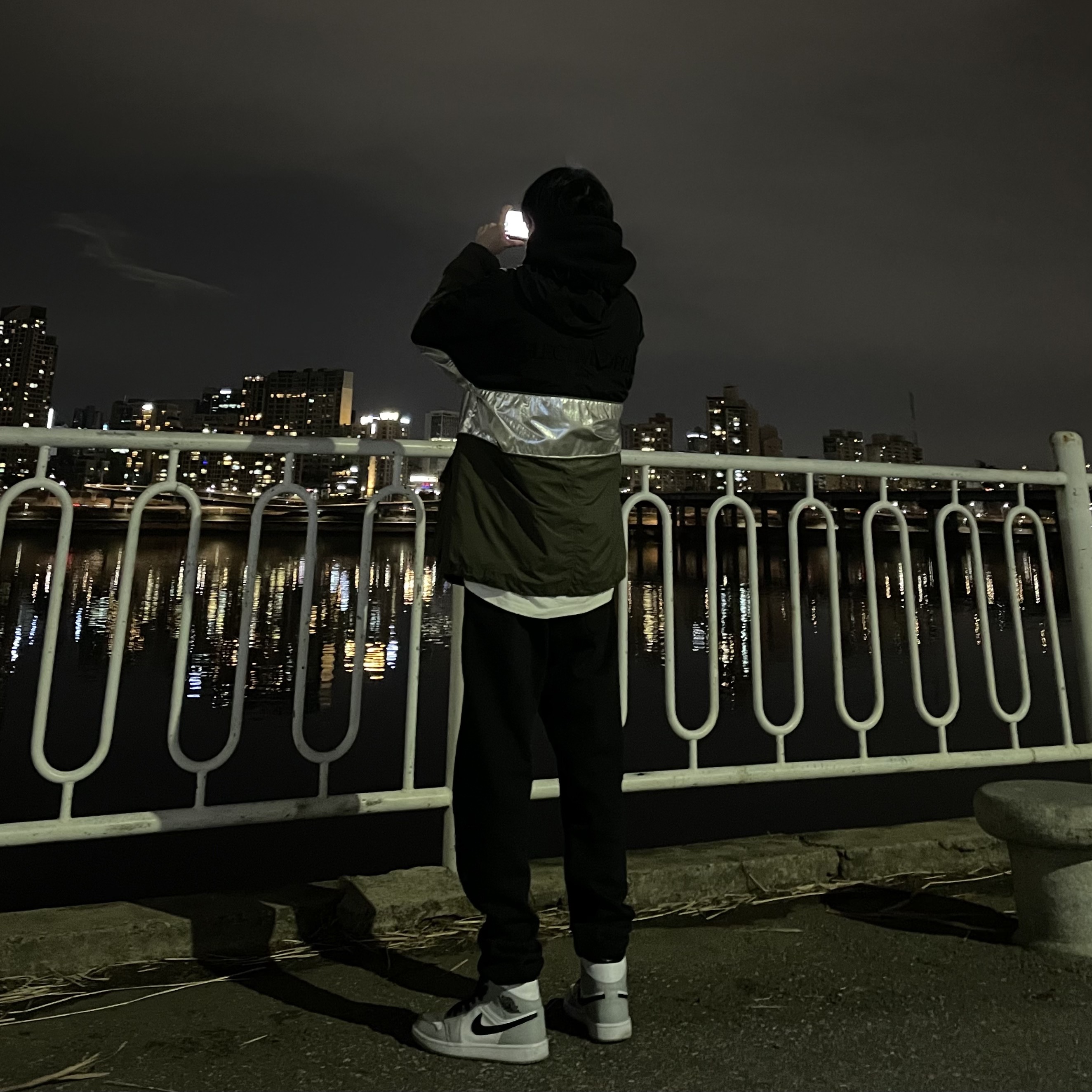 Jordan 1 Mid Light Smoke Grey, Essentials The Core Collection Sweatpants Black 착용 스타일