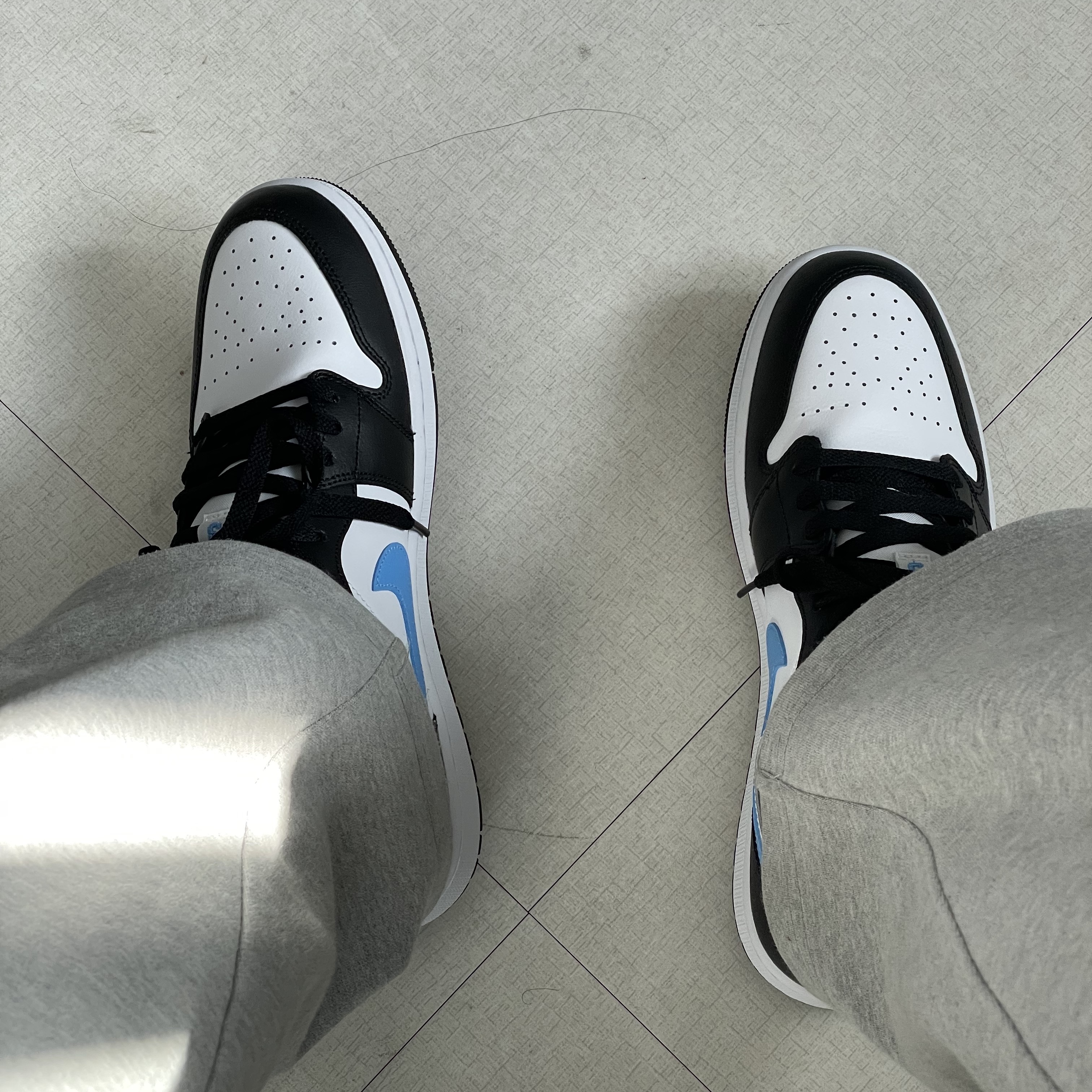 (W) Jordan 1 Low Black University Blue 착용 스타일