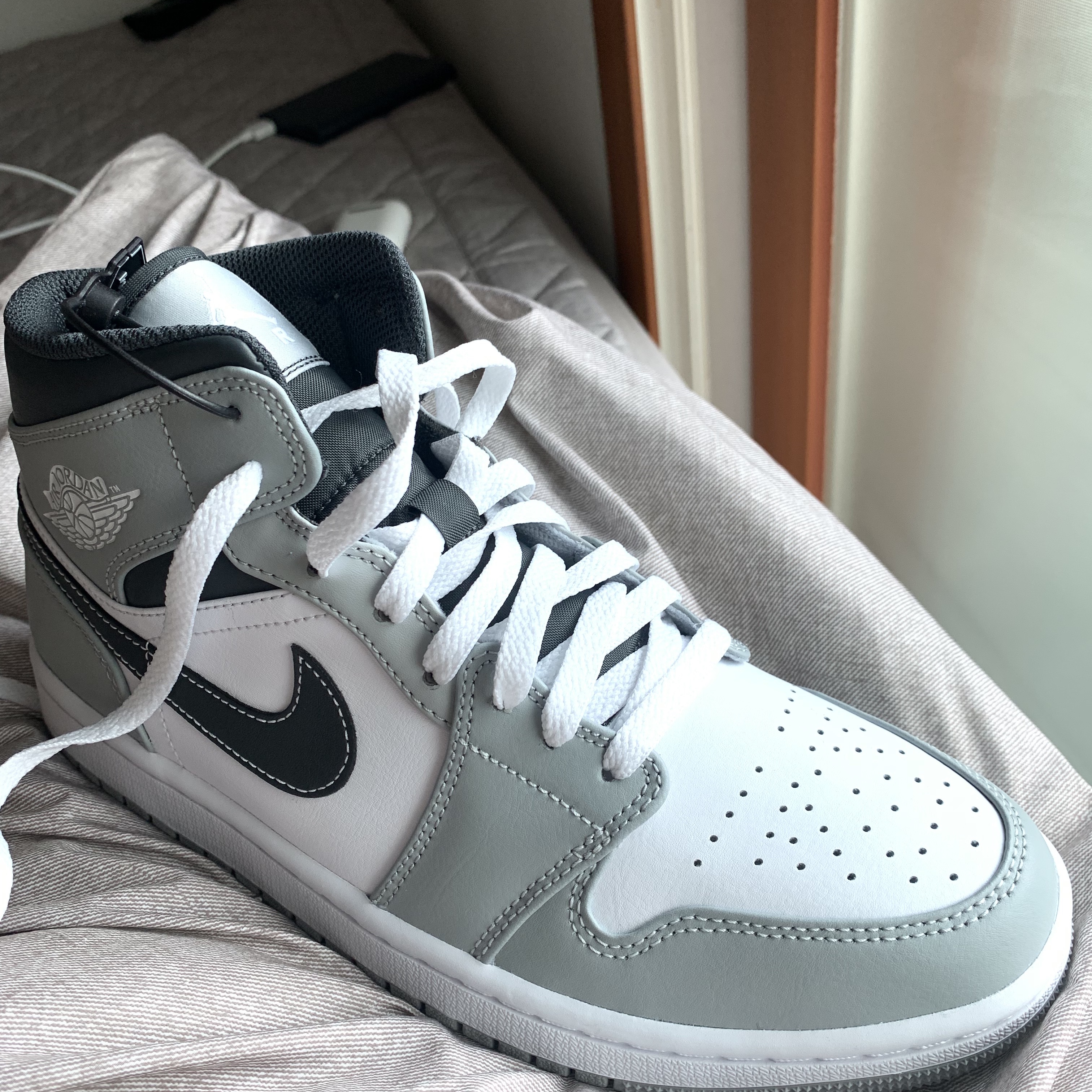 Jordan 1 Mid Light Smoke Grey Anthracite 착용 스타일