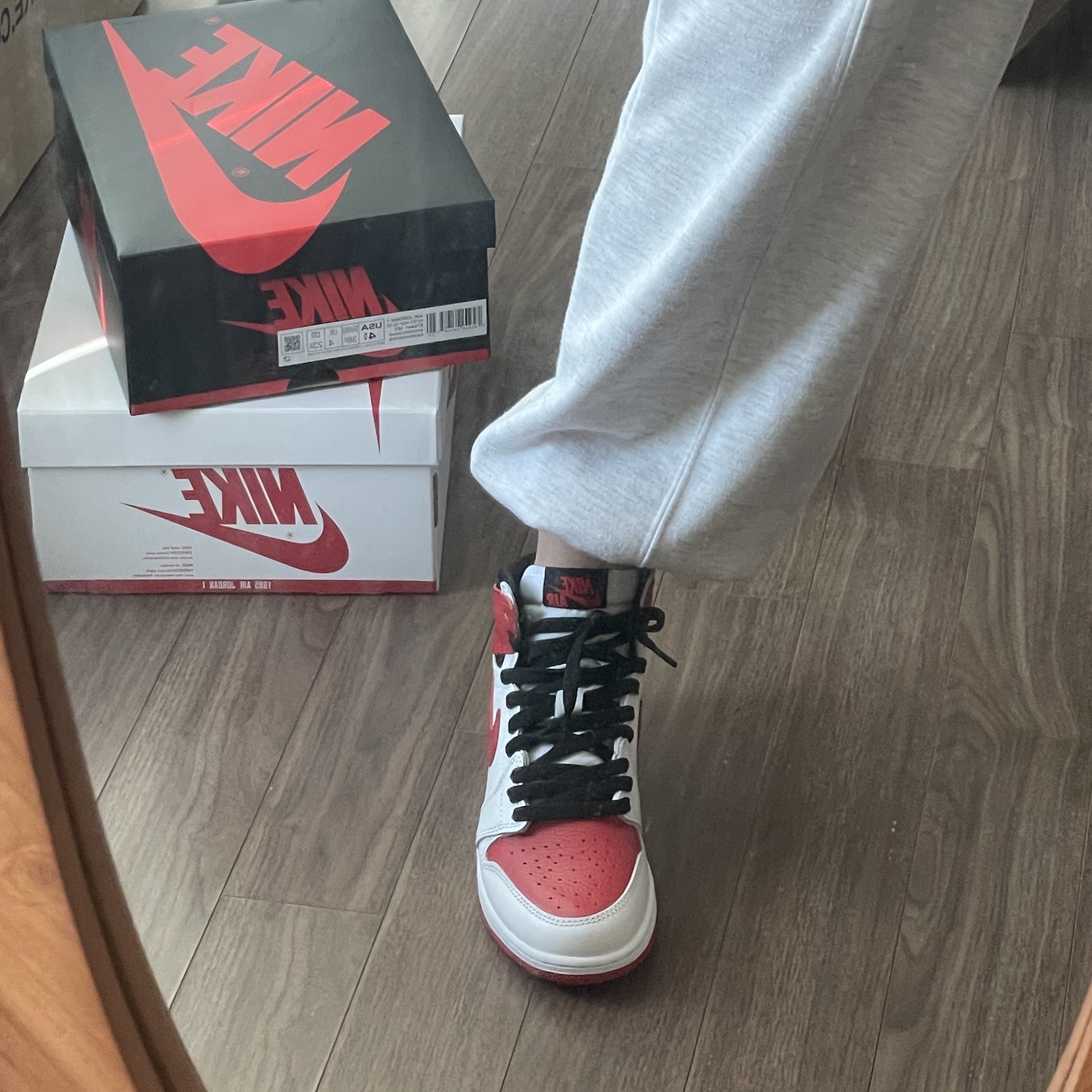 (GS) Jordan 1 Retro High OG Heritage, Jordan 1 Retro High OG Heritage 착용 스타일 - 2