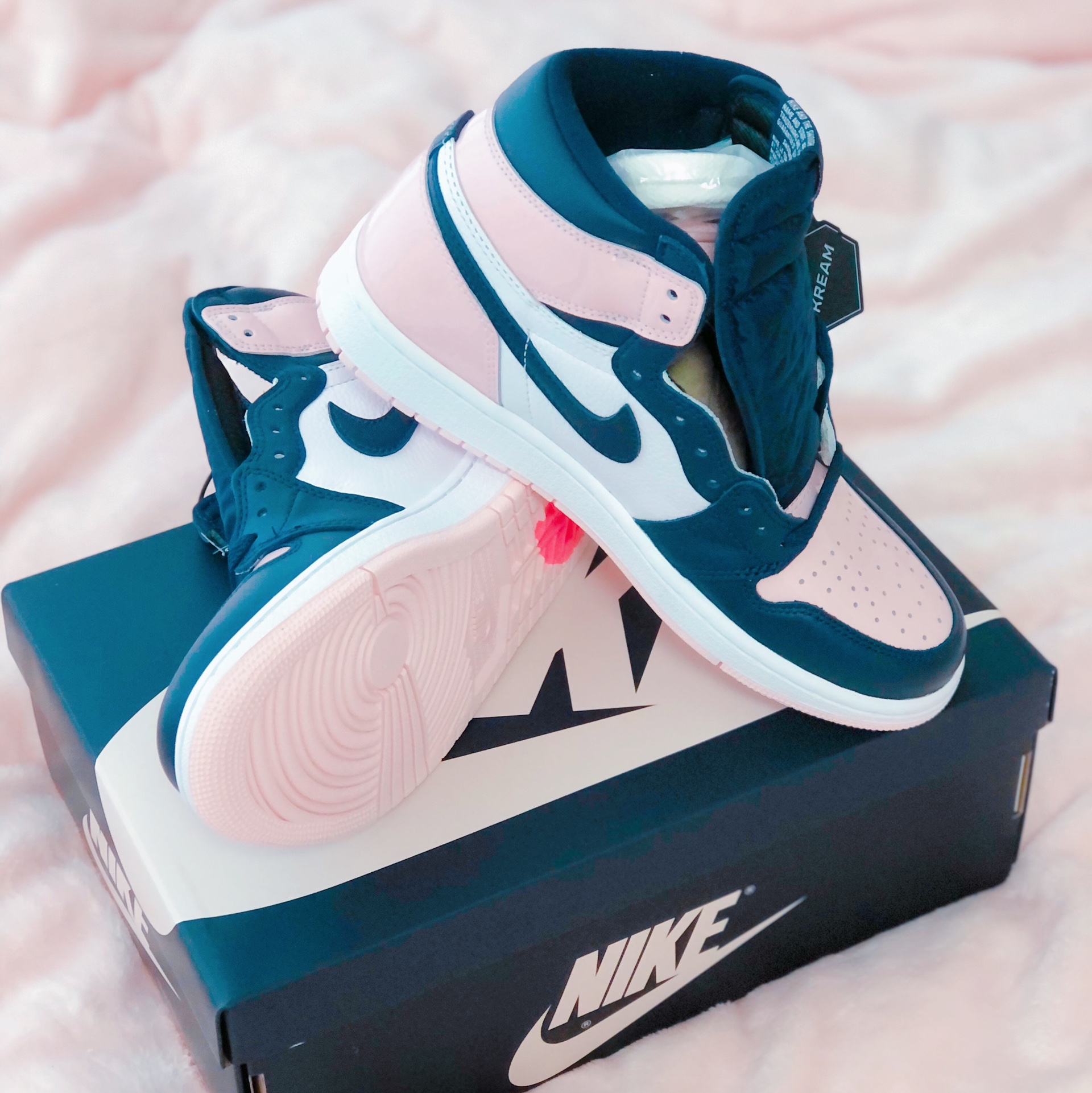 (W) Jordan 1 Retro High OG Atmosphere 착용 스타일