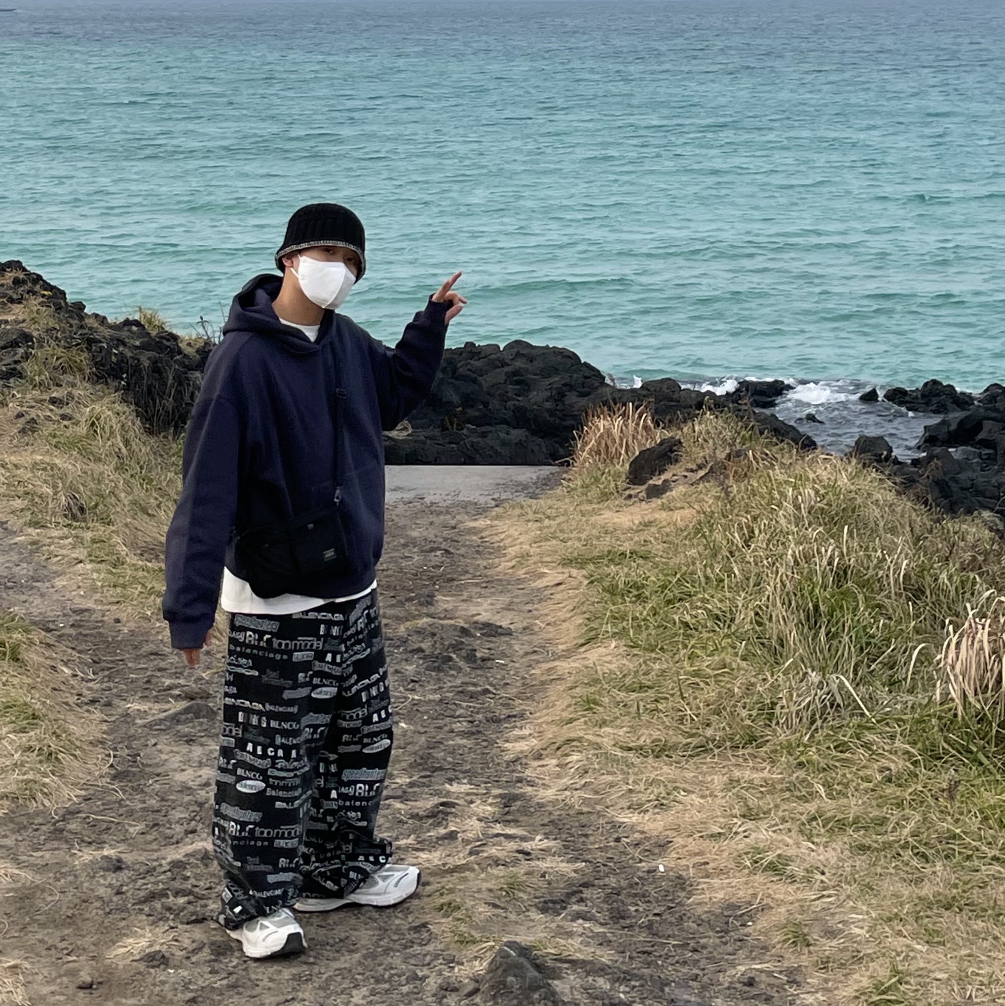 Axel Arigato Marathon Runner White Silver 착용 스타일 - 1