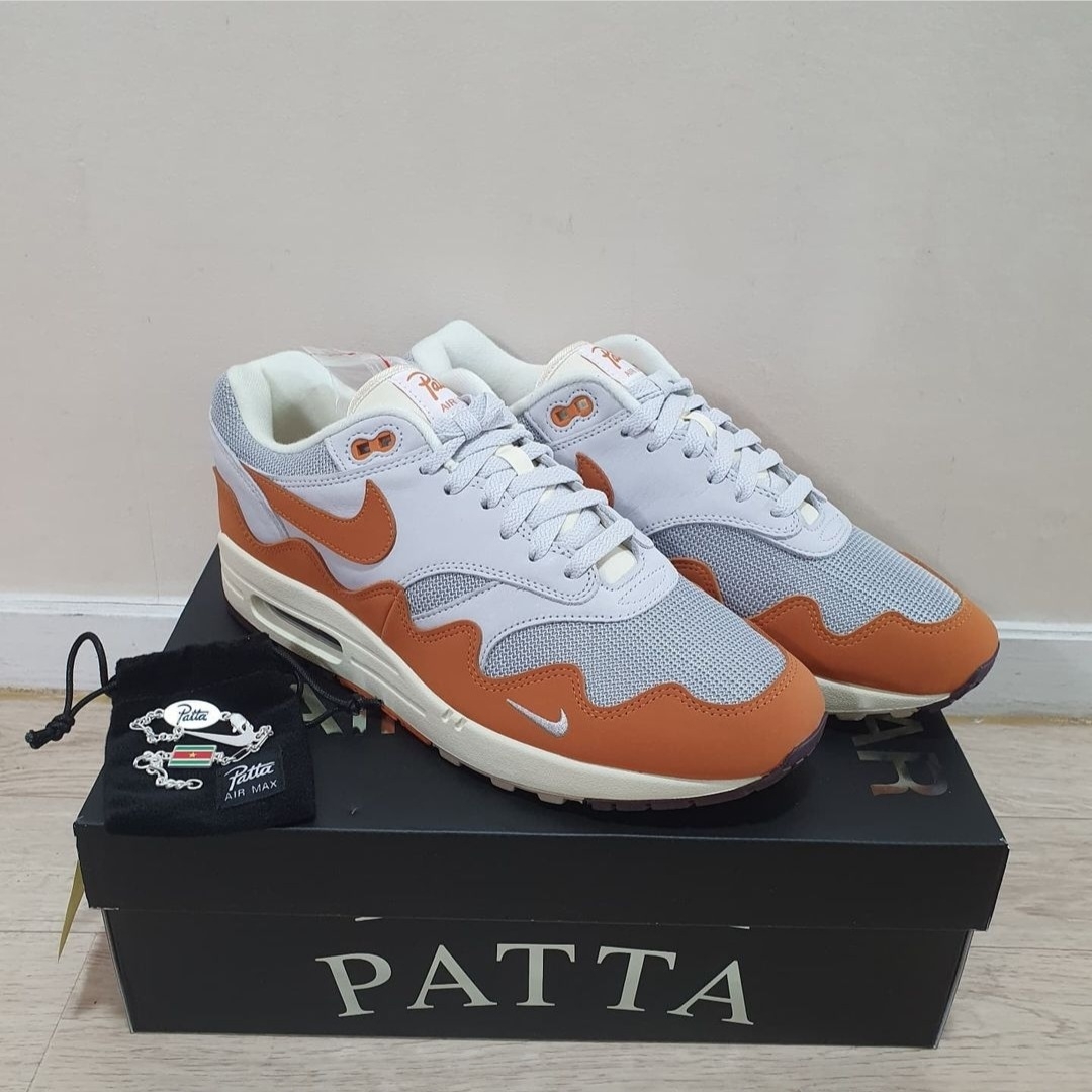 Nike x Patta Air Max 1 Monarch 착용 스타일