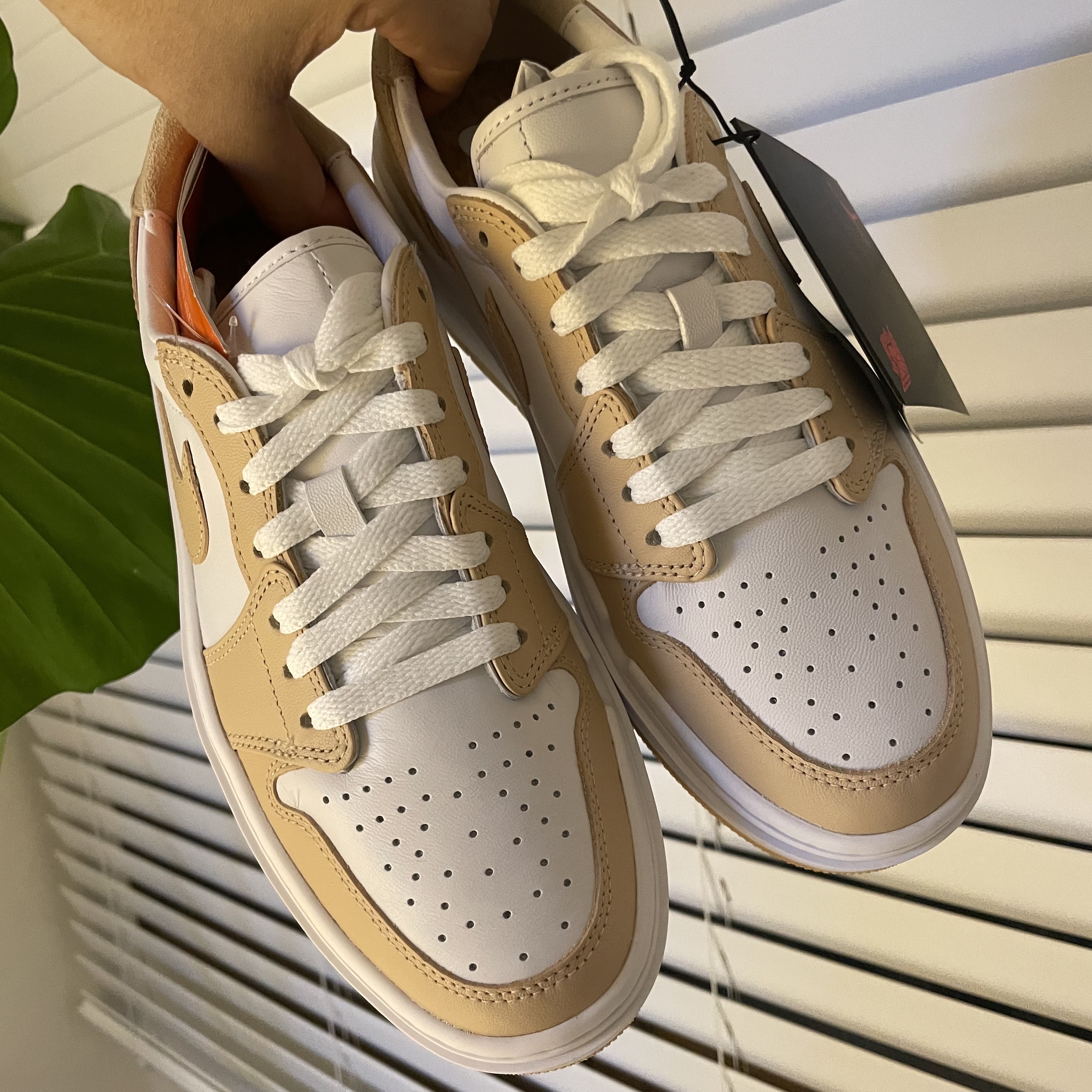 (W) Jordan 1 Elevate Low White Onyx 착용 스타일 - 1