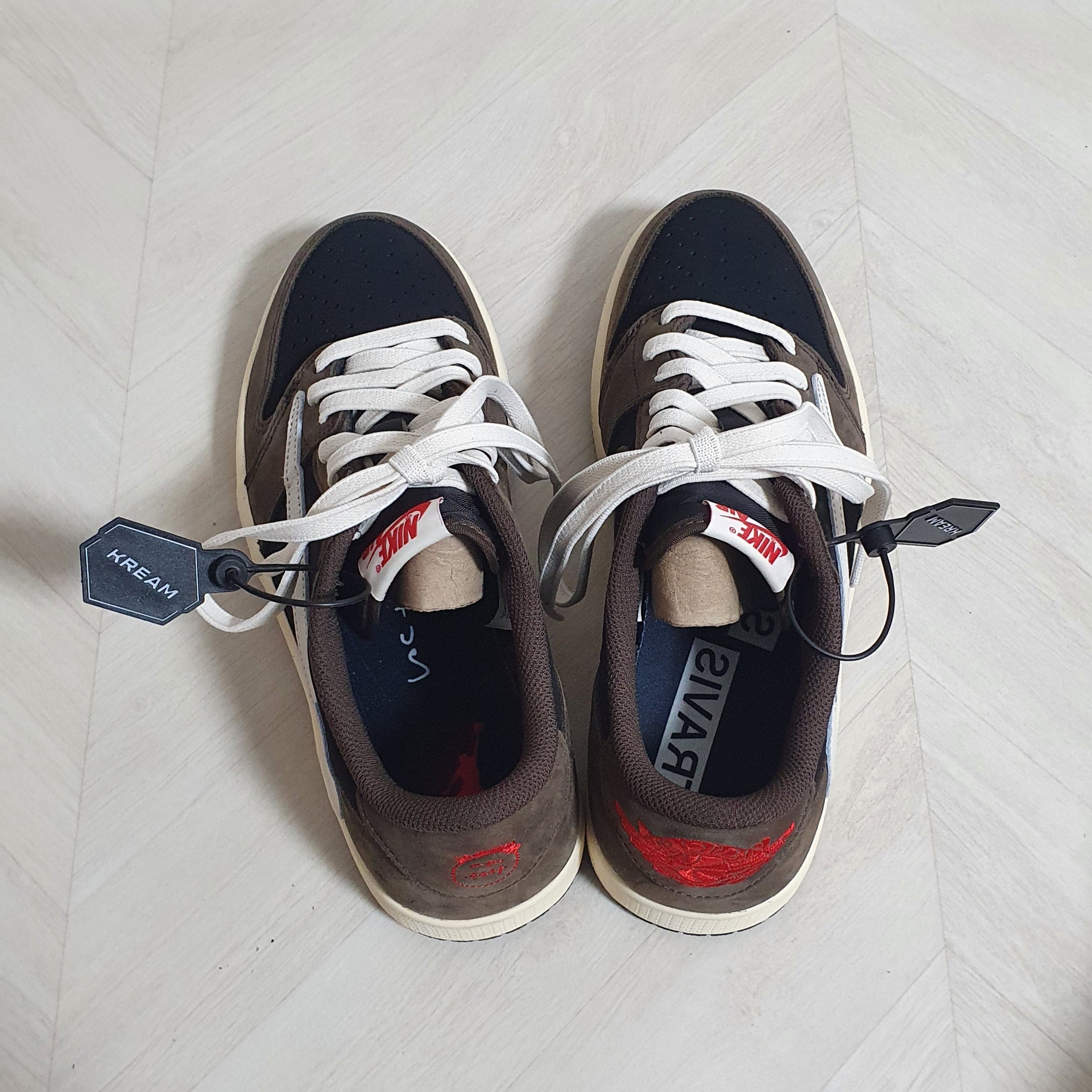 Jordan 1 x Travis Scott Retro Low OG SP Mocha 착용 스타일