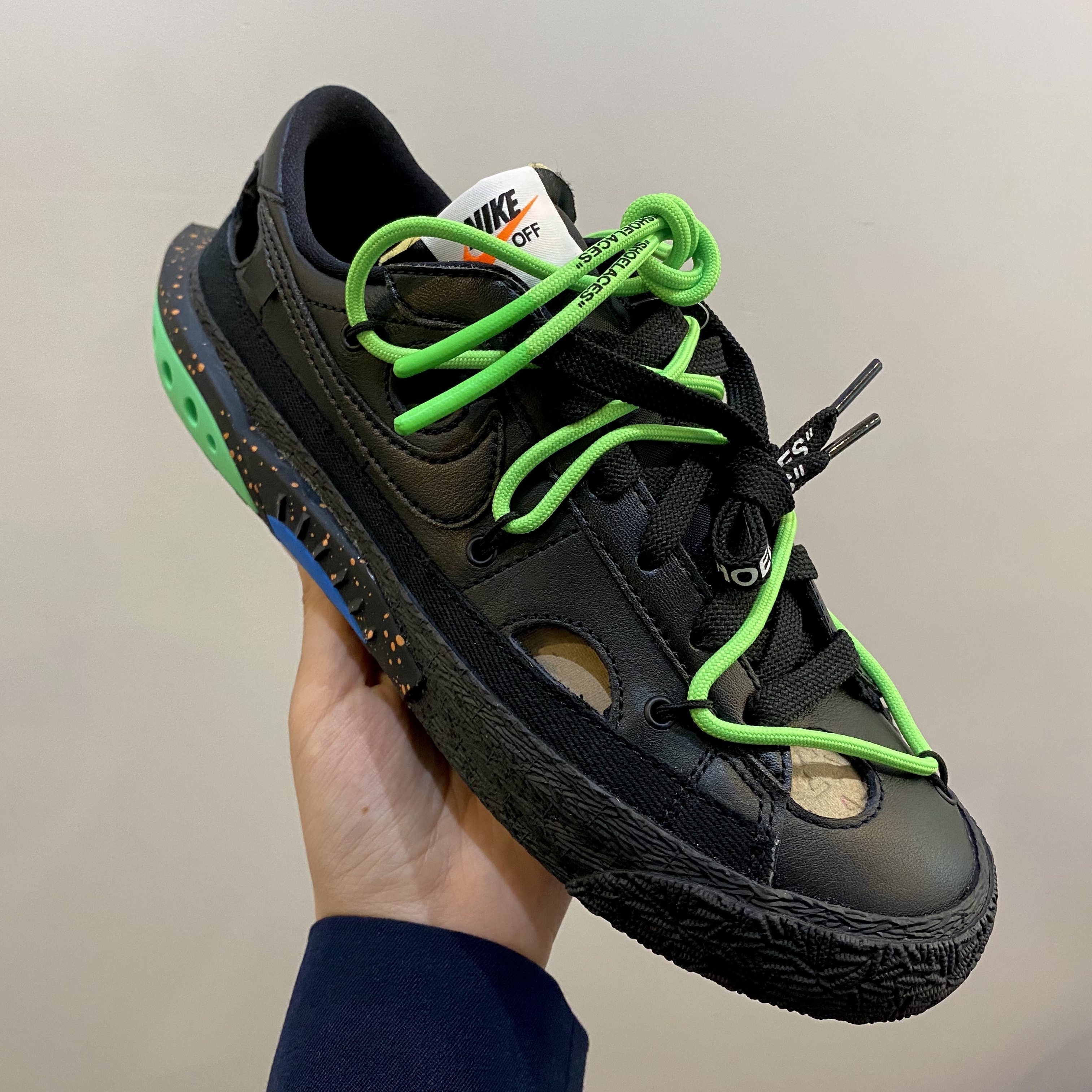 Nike x Off-White Blazer Low '77 Black and Electro Green 착용 스타일 - 2