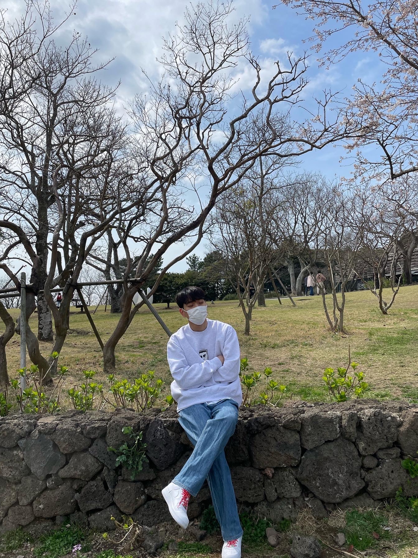 IAB Studio x Obey Beenzino Icon Crew Ash Gray, Nike x Supreme Air Force 1 Low White 착용 스타일