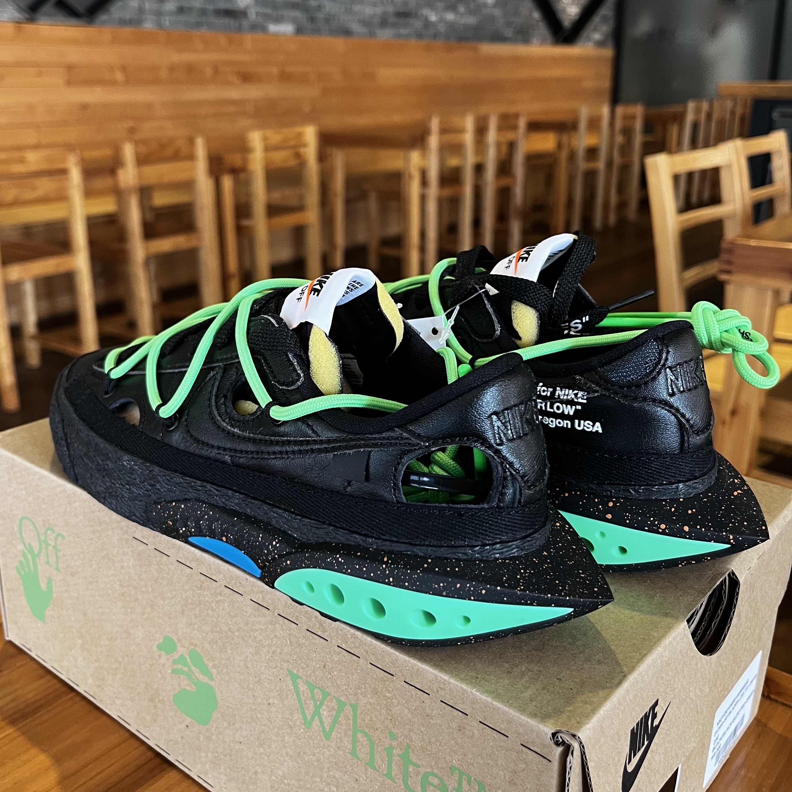 Nike x Off-White Blazer Low '77 Black and Electro Green 착용 스타일 - 2