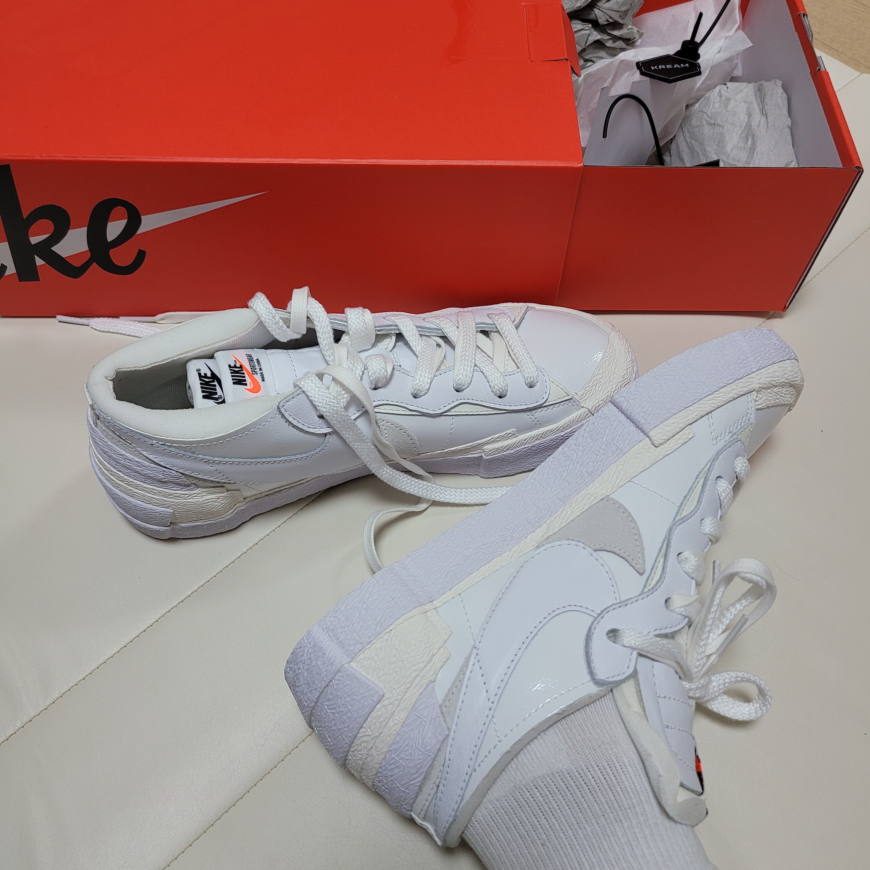 Nike x Sacai Blazer Low White Patent Leather 착용 스타일