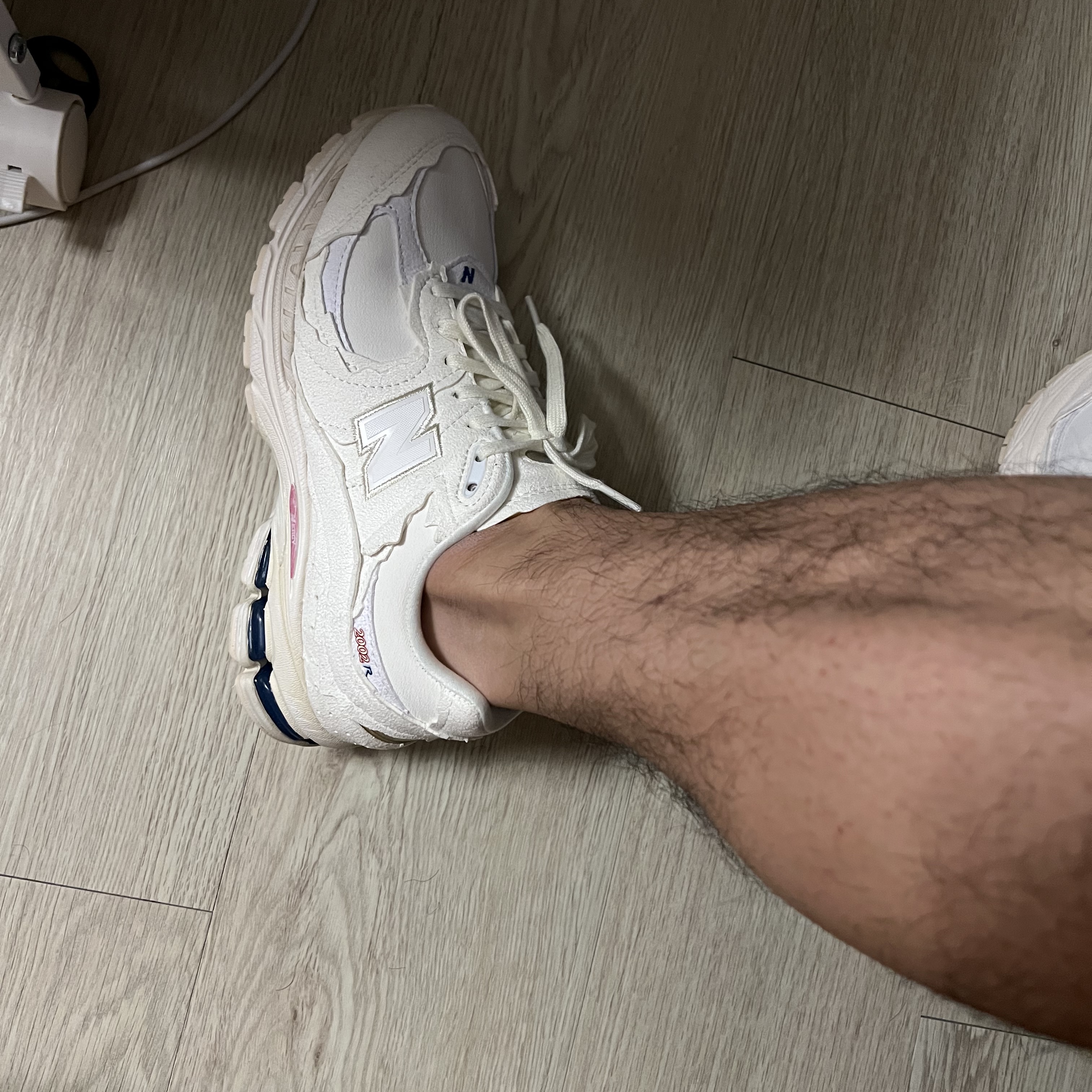 New Balance 2002R Protection Pack Sea Salt 착용 스타일 - 2