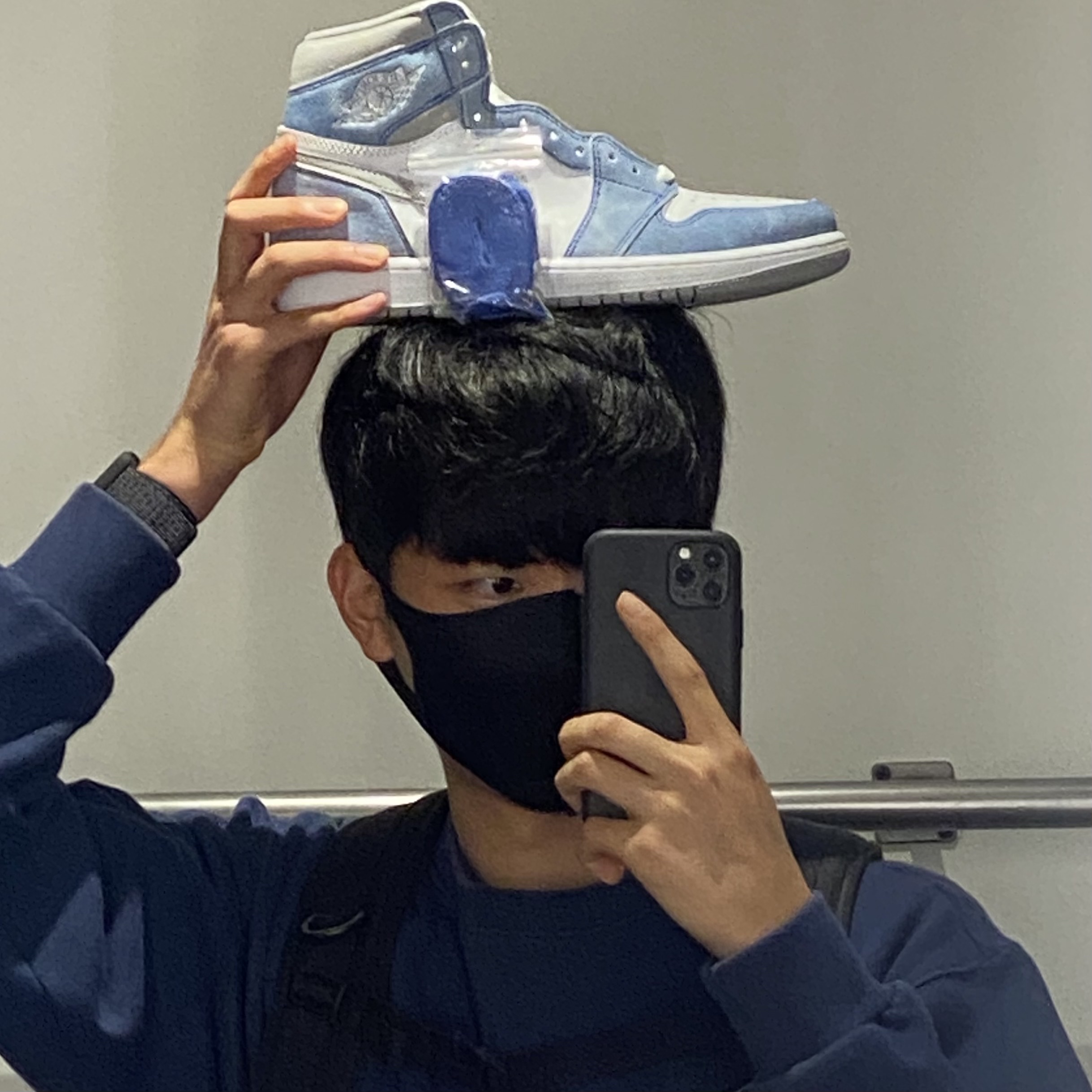 Jordan 1 Retro High OG Hyper Royal 착용 스타일