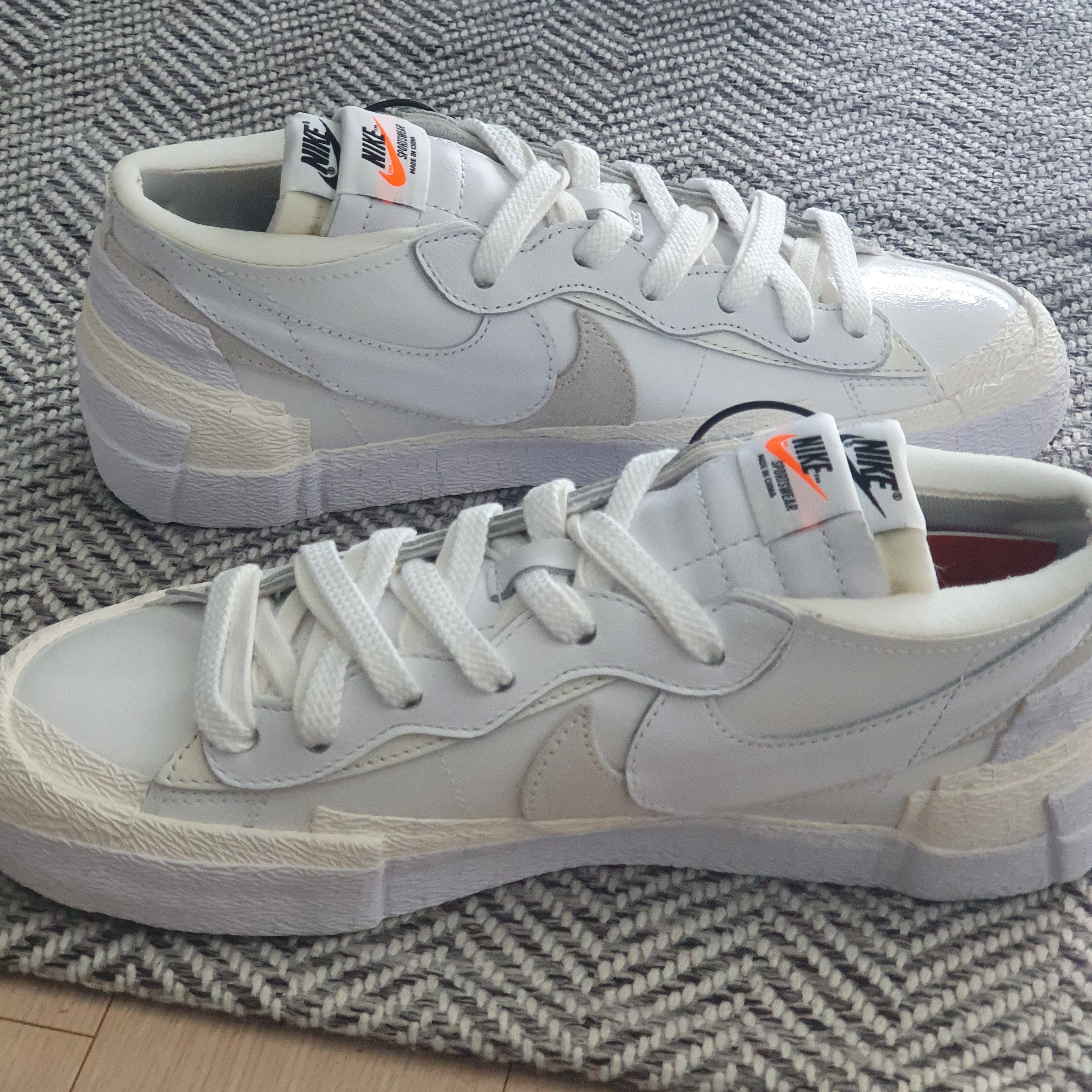 Nike x Sacai Blazer Low White Patent Leather 착용 스타일