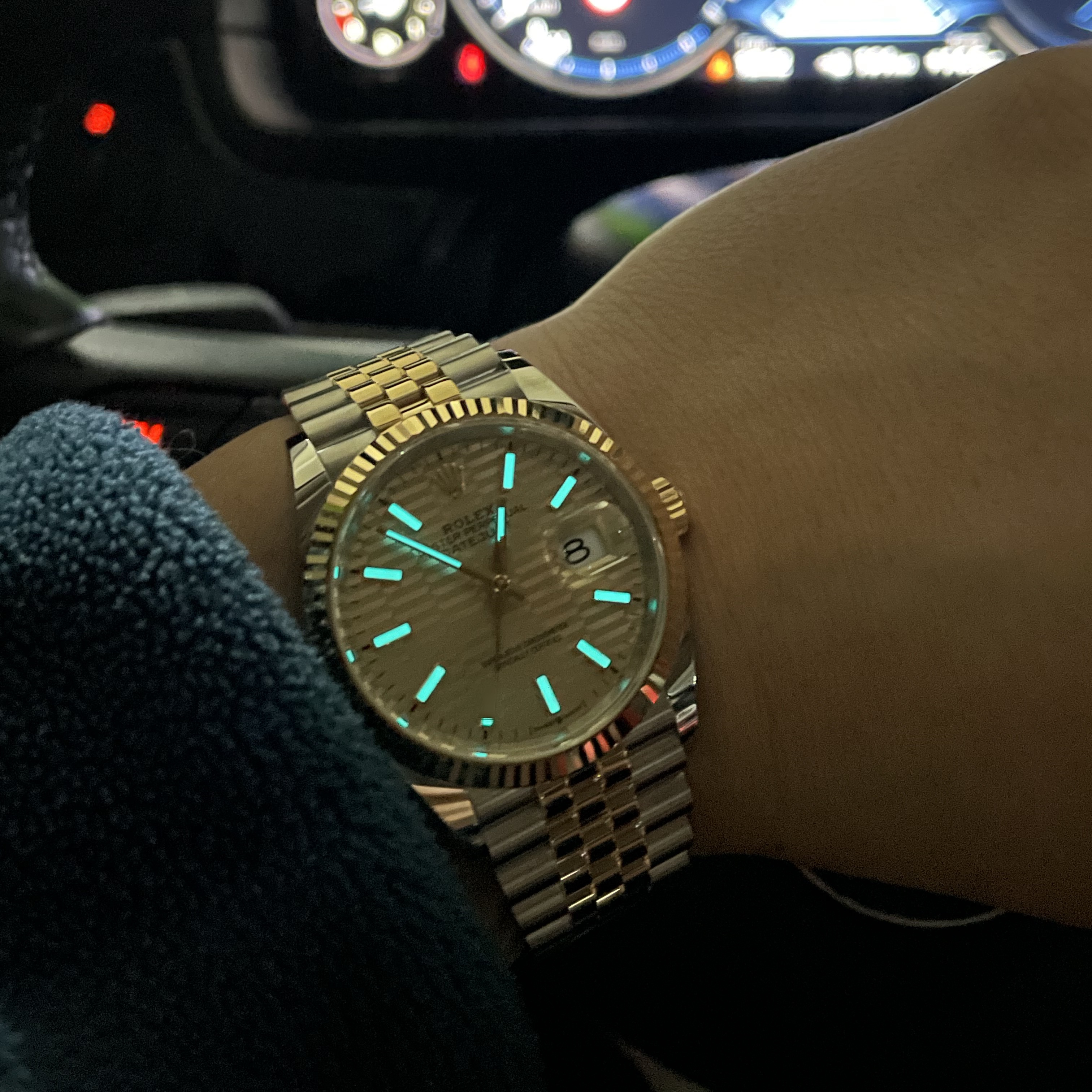 Rolex Datejust 36mm 126233 Fluted Motif Golden Jubilee 착용 스타일
