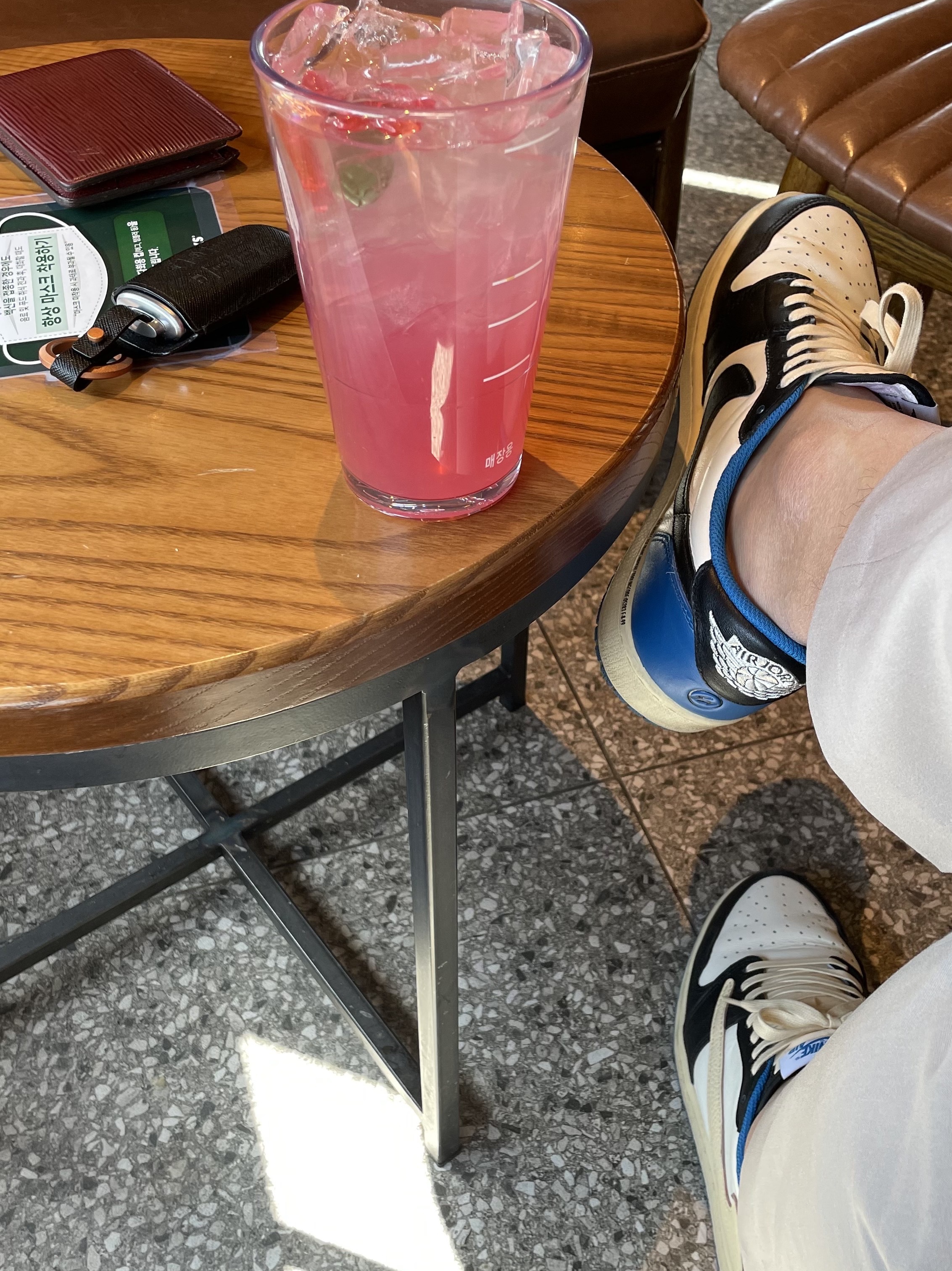 Jordan 1 x Travis Scott x Fragment Retro Low OG SP Military Blue 착용 스타일