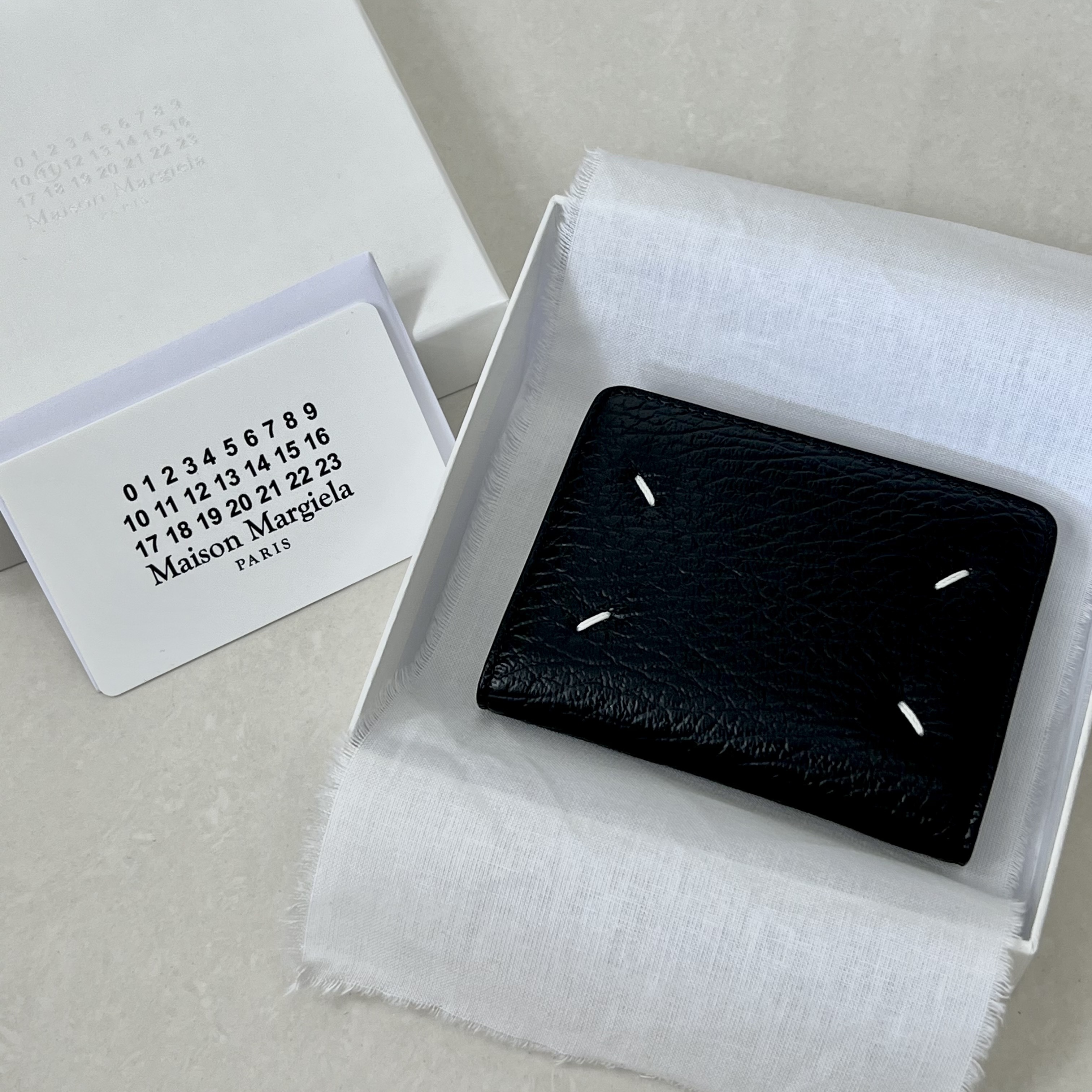 Maison Margiela Keyring Wallet Black 착용 스타일