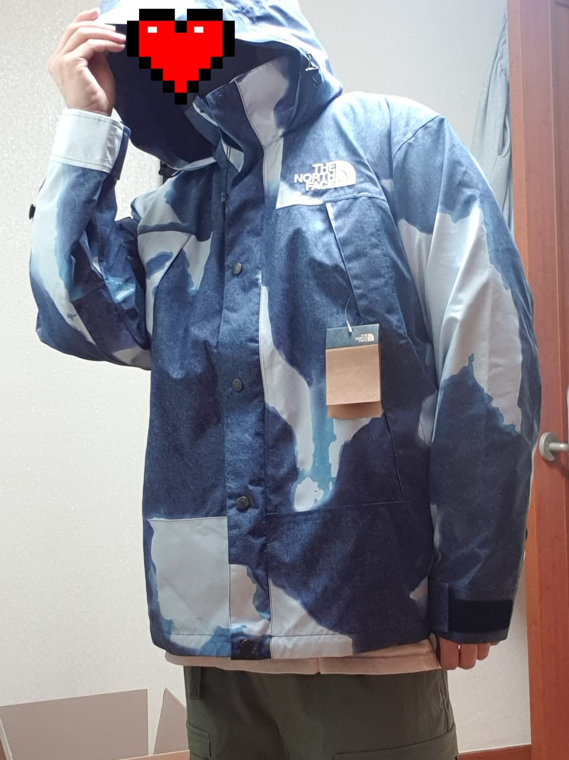 Supreme x The North Face Bleached Denim Print Mountain Jacket Indigo - 21FW 착용 스타일 - 2
