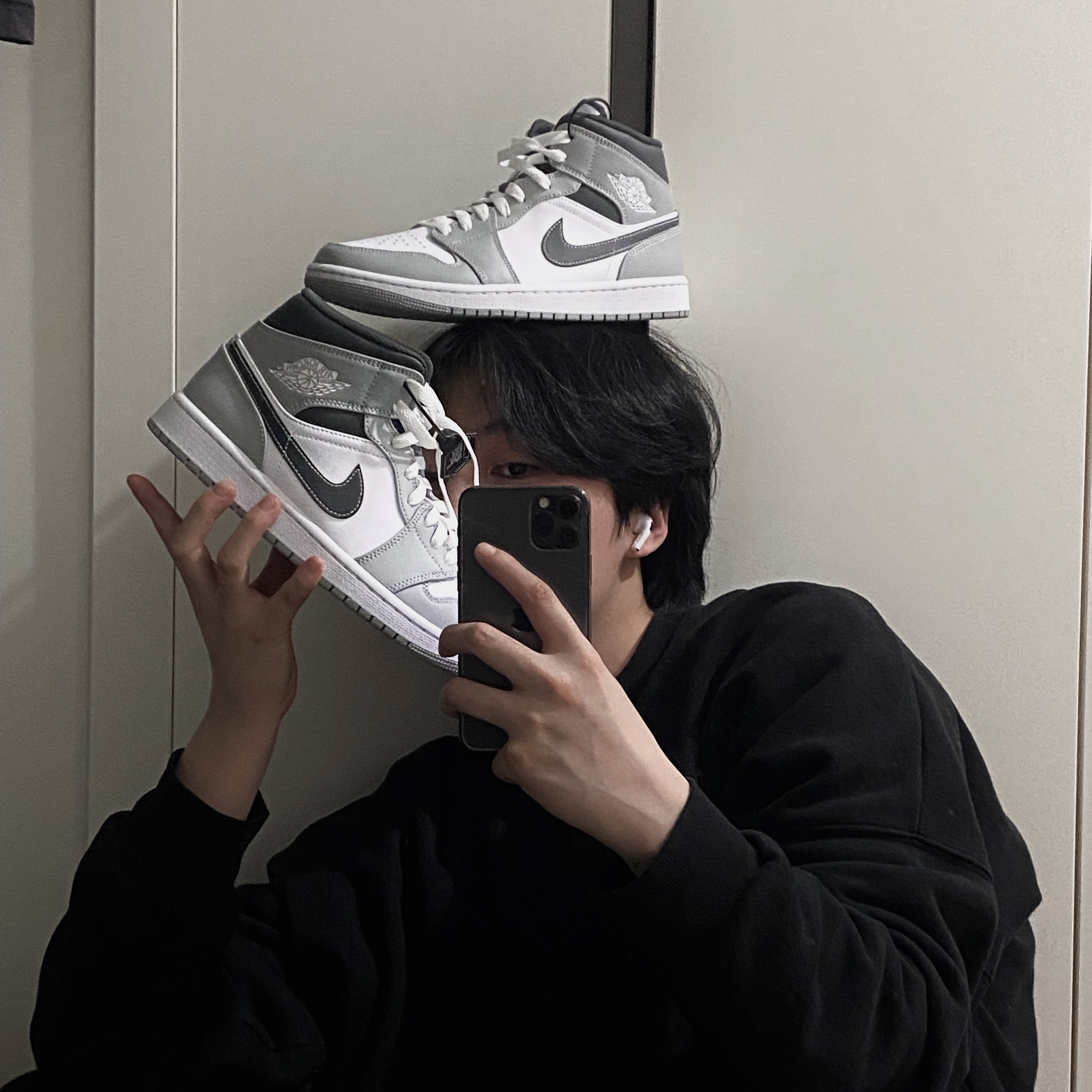 Jordan 1 Mid Light Smoke Grey Anthracite 착용 스타일