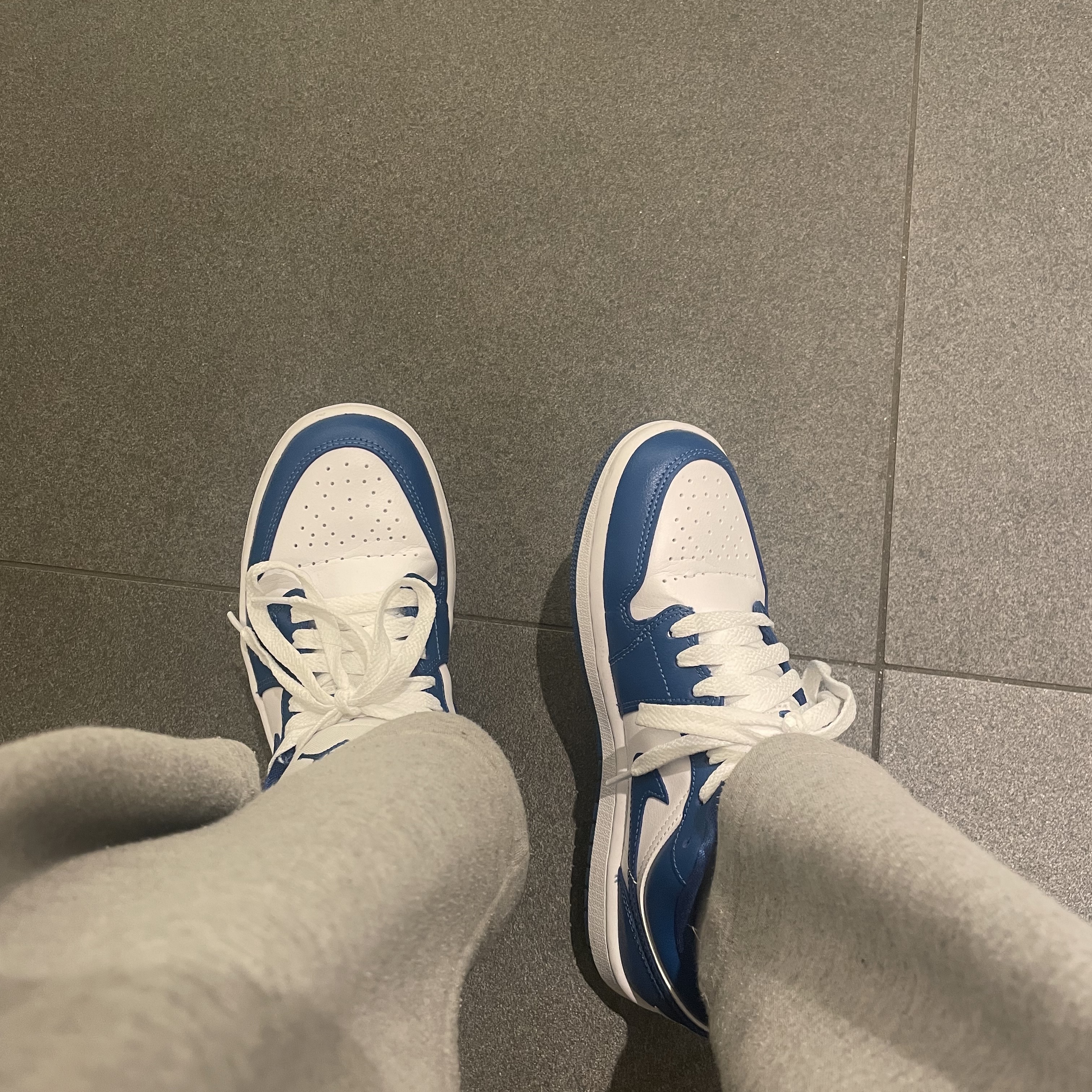 (W) Jordan 1 Low White Dark Marina Blue 착용 스타일 - 1