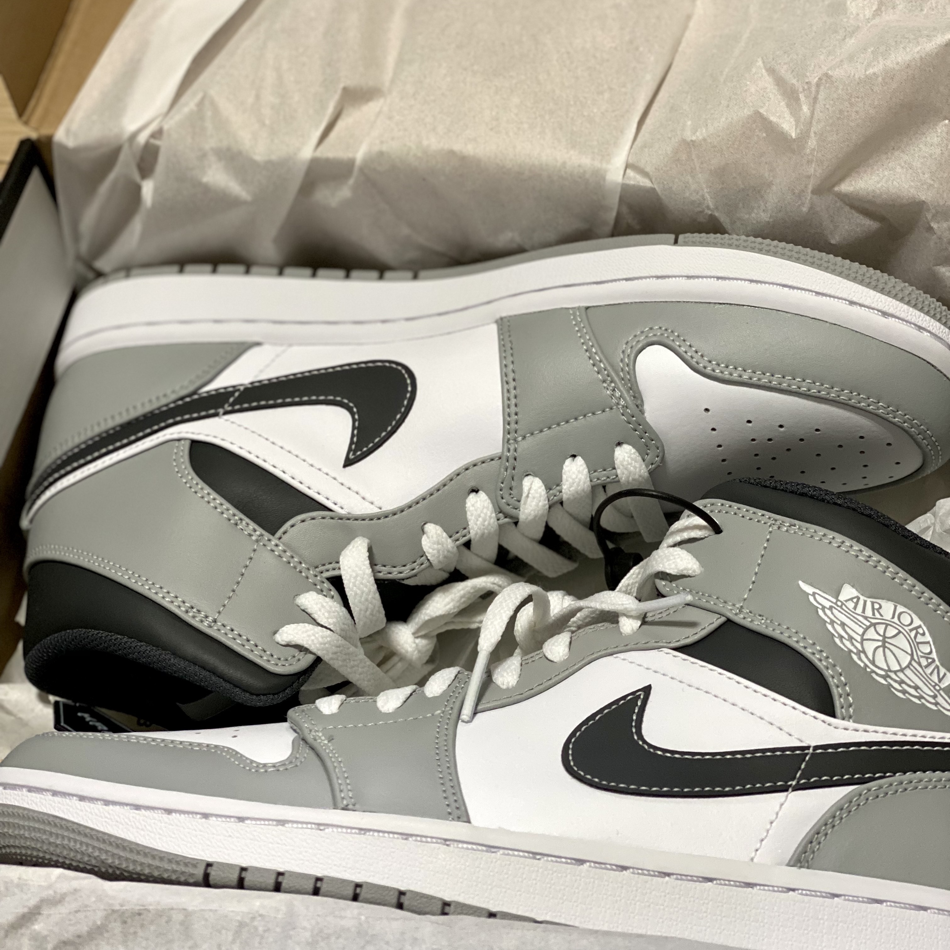 Jordan 1 Mid Light Smoke Grey Anthracite 착용 스타일 - 2